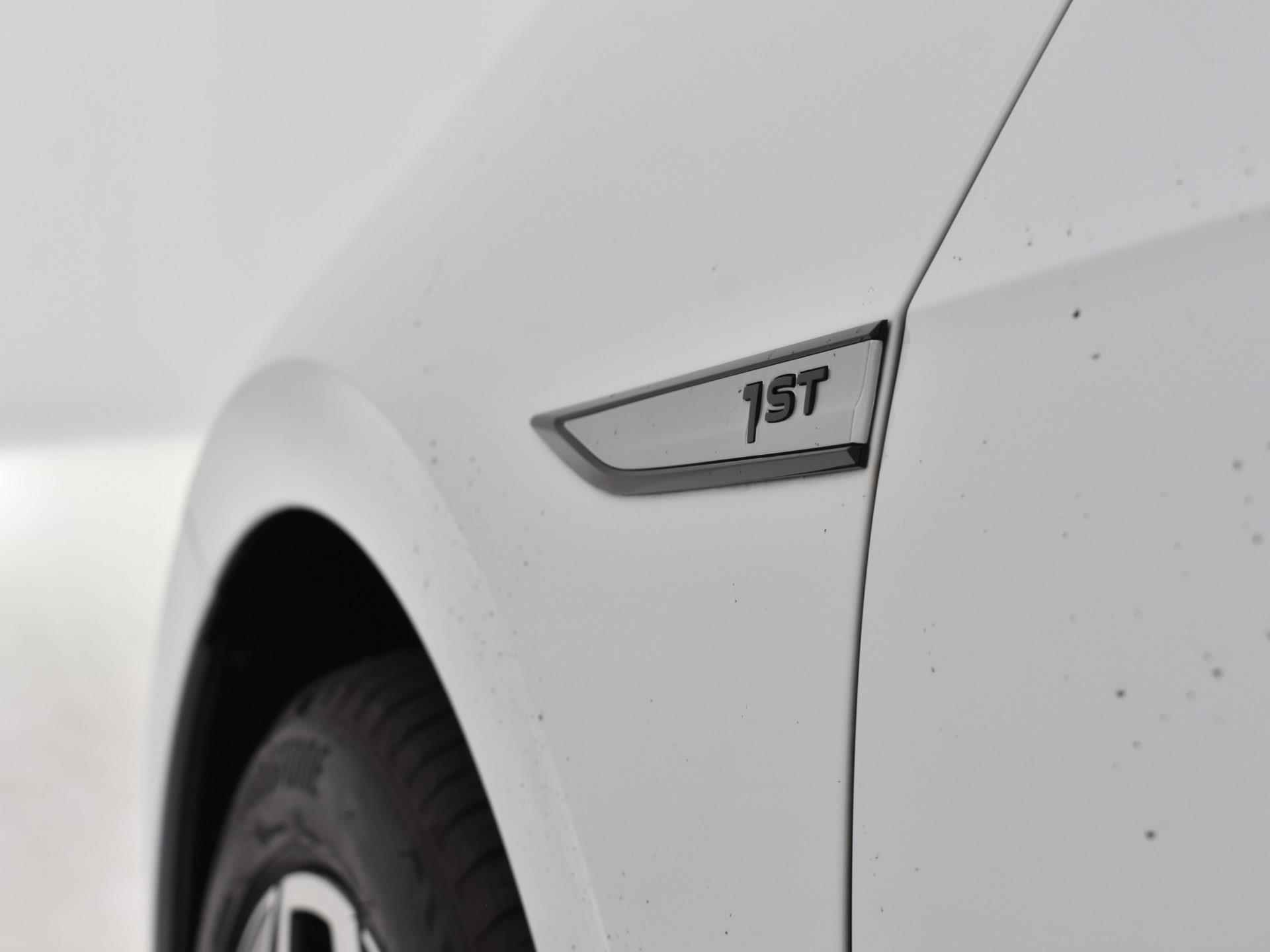 Volkswagen ID.3 First Plus 204pk 58 kWh | Camera | IQ Light | 19"Velgen | ACC | Keyless | Apple Car Play | Stoelverwarming | Navigatie | 12 Maanden BOVAG-Garantie - 36/36