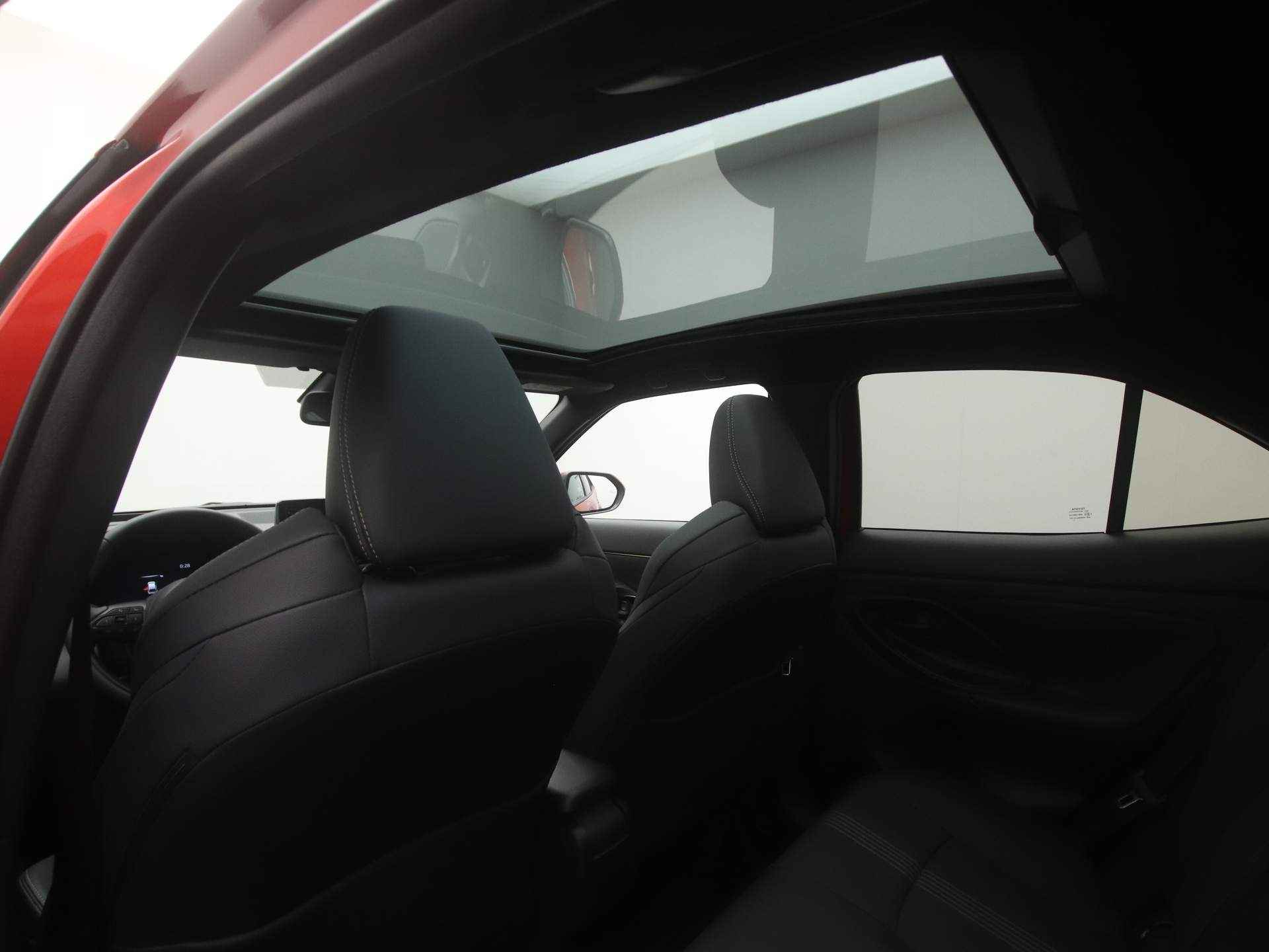 Toyota Yaris Cross 1.5 Hybrid Adventure | Glazen Panoramadak | Direct leverbaar | - 29/43