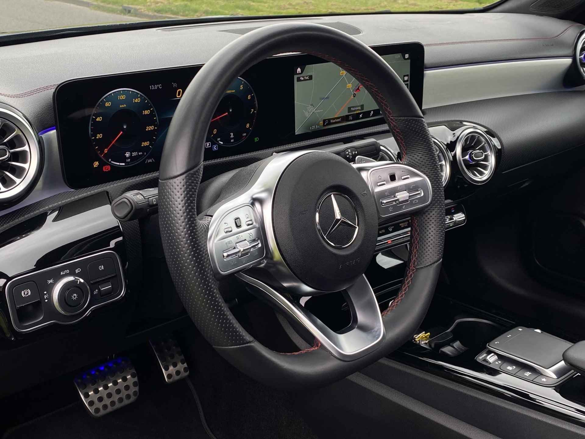 Mercedes-Benz CLA 180 Shooting brake AMG Line Premium | Panoramadak | Keyless entry | Sfeerverlichting | Multibeam LED | Nightpakket - 18/59