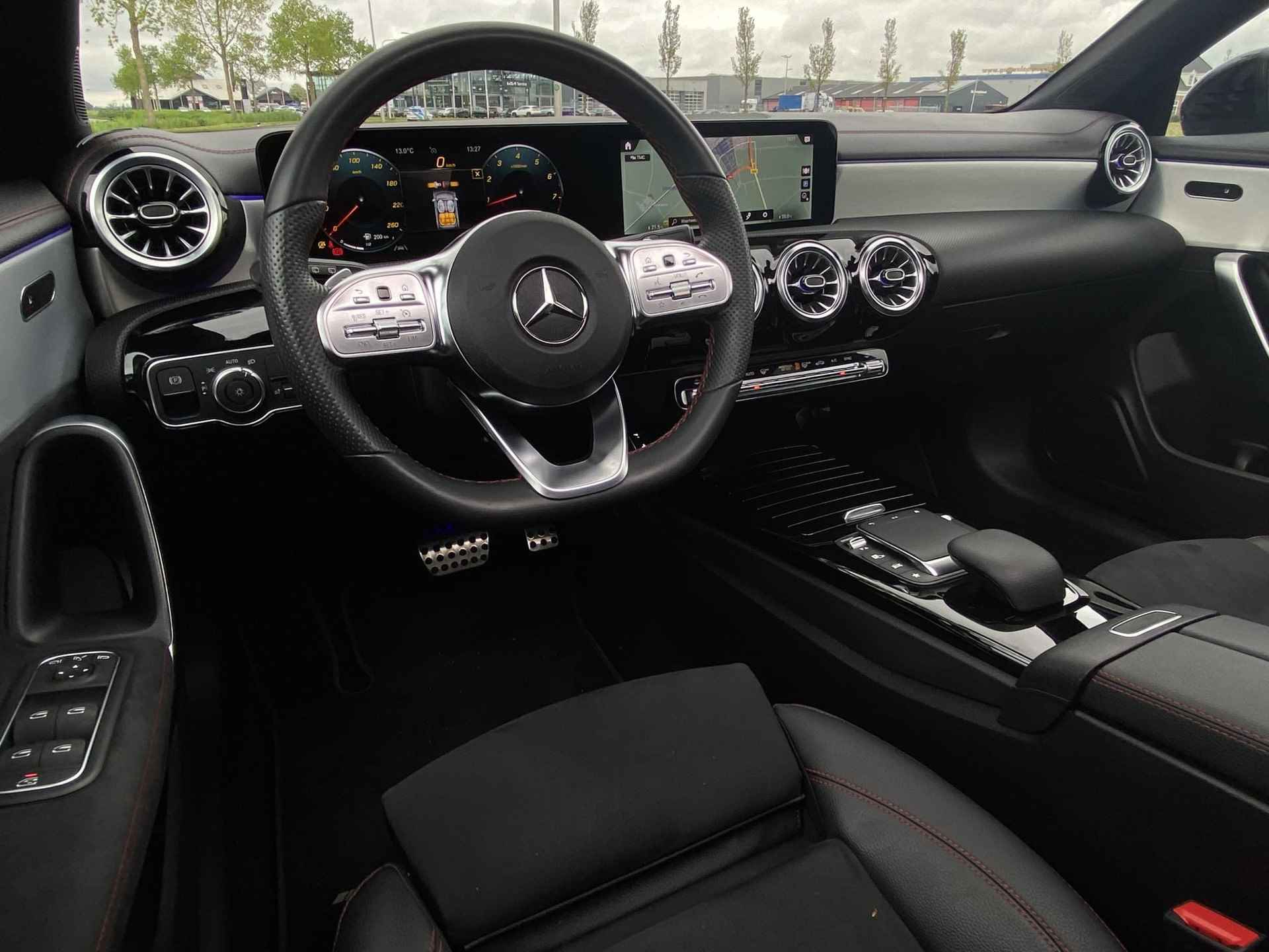 Mercedes-Benz CLA 180 Shooting brake AMG Line Premium | Panoramadak | Keyless entry | Sfeerverlichting | Multibeam LED | Nightpakket - 45/59