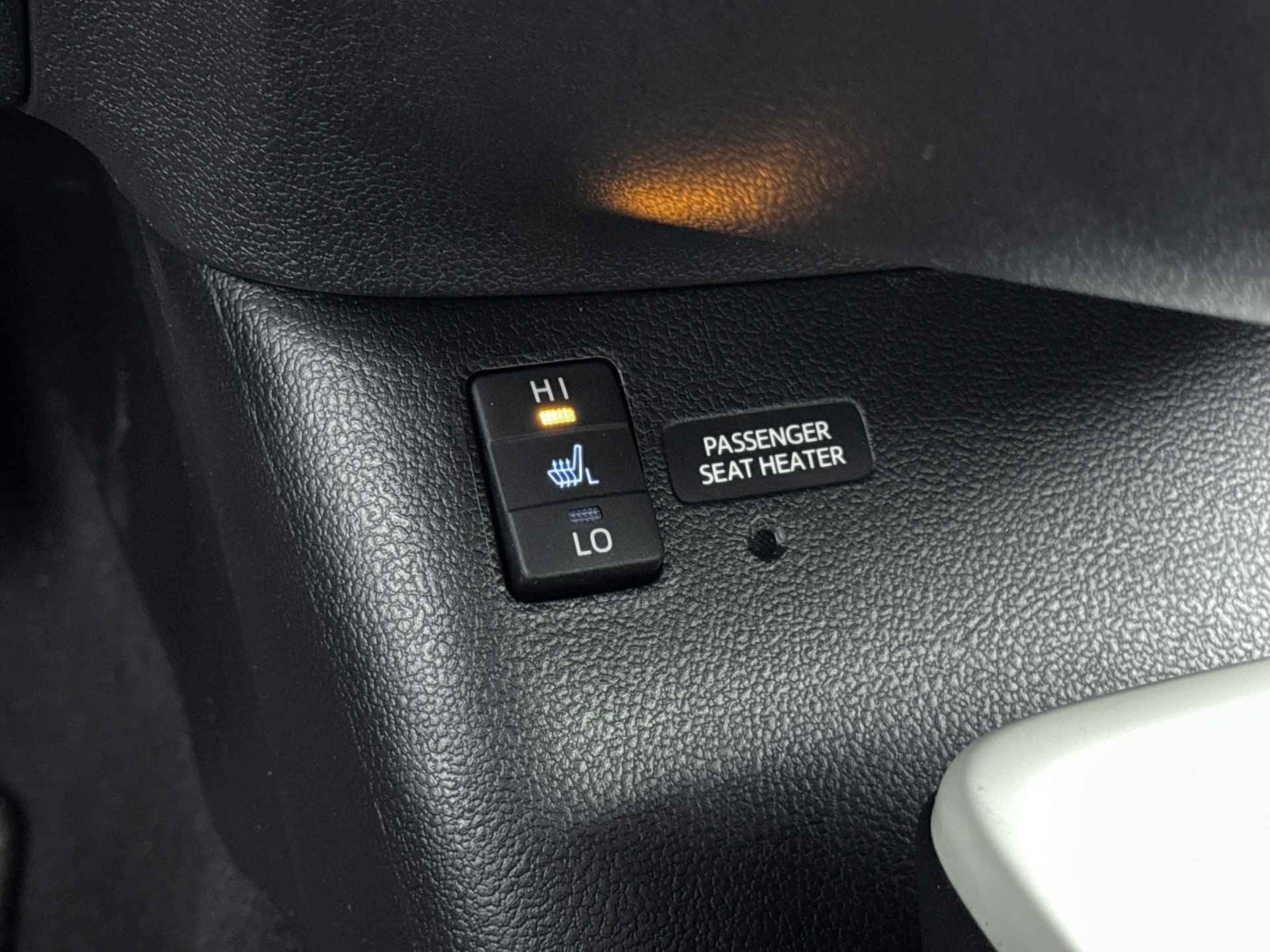 Toyota Prius 1.8 Dynamic Limited Stoelverwarming | Cruise Control Adaptief | Climate Control | Head up Display | * - 33/39