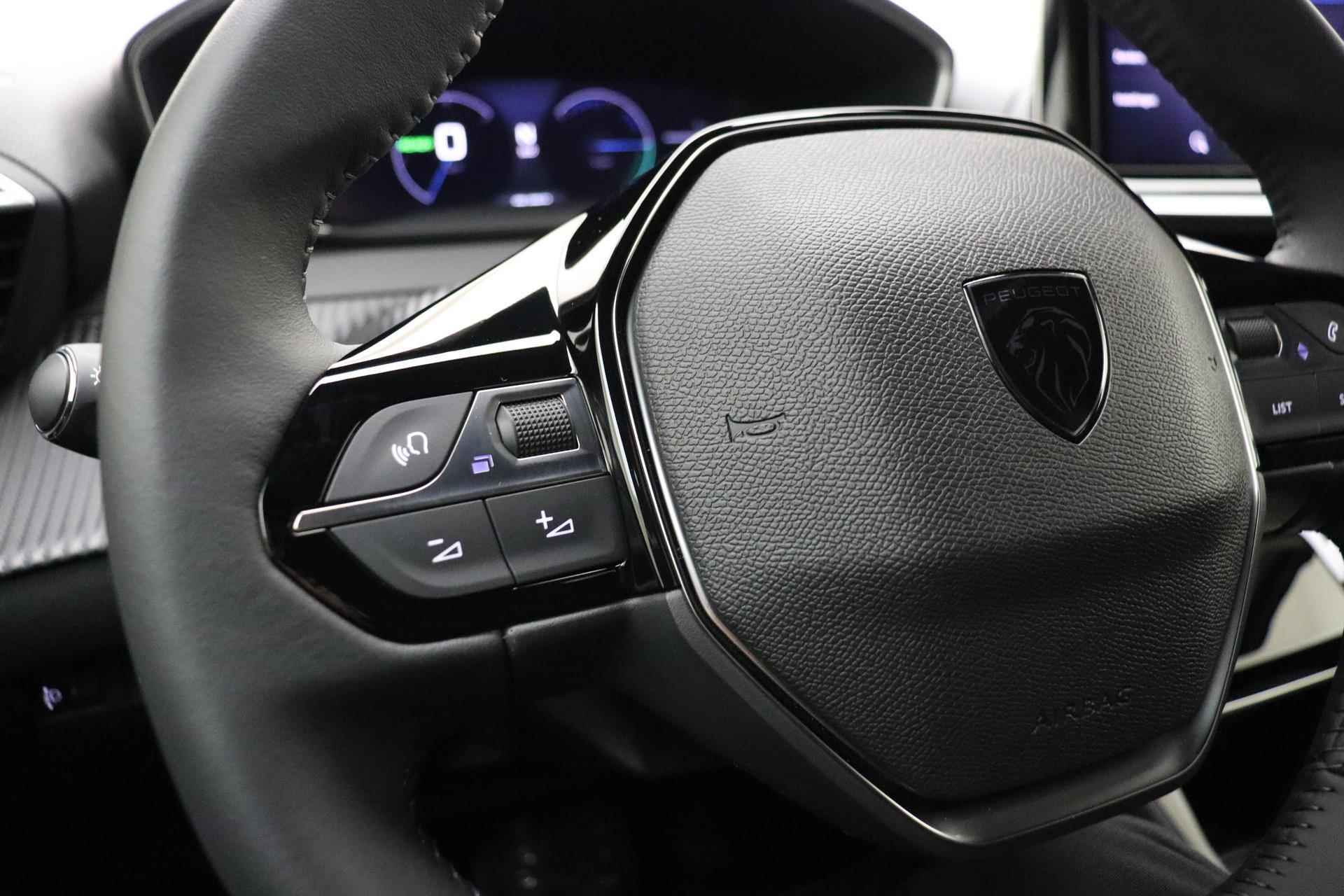 Peugeot e-2008 EV GT 54 kWh | lichtmetalen Velgen | Voor/achter Camera | Dodehoekdetectie | LED | Stoelverwarming | Cruise Control | Navigatie | - 30/36