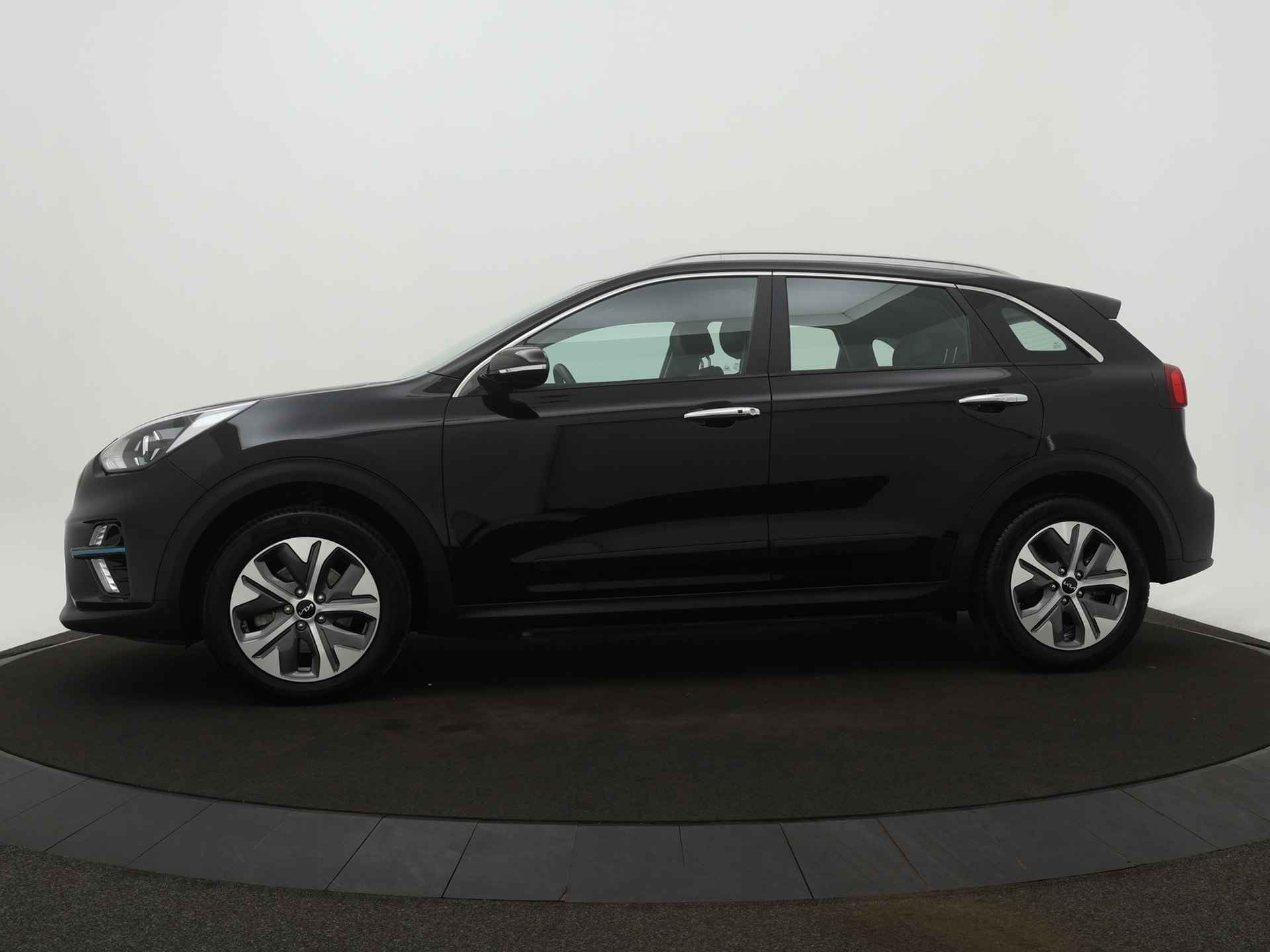 Kia e-Niro DynamicLine 64 kWh * €2000 Subsidie beschikbaar* - Apple CarPlay/Android Auto - Achteruitrijcamera - Adaptieve Cruise Control - Navigatie - Climate Control - Fabrieksgarantie tot 04-2029 - 4/49