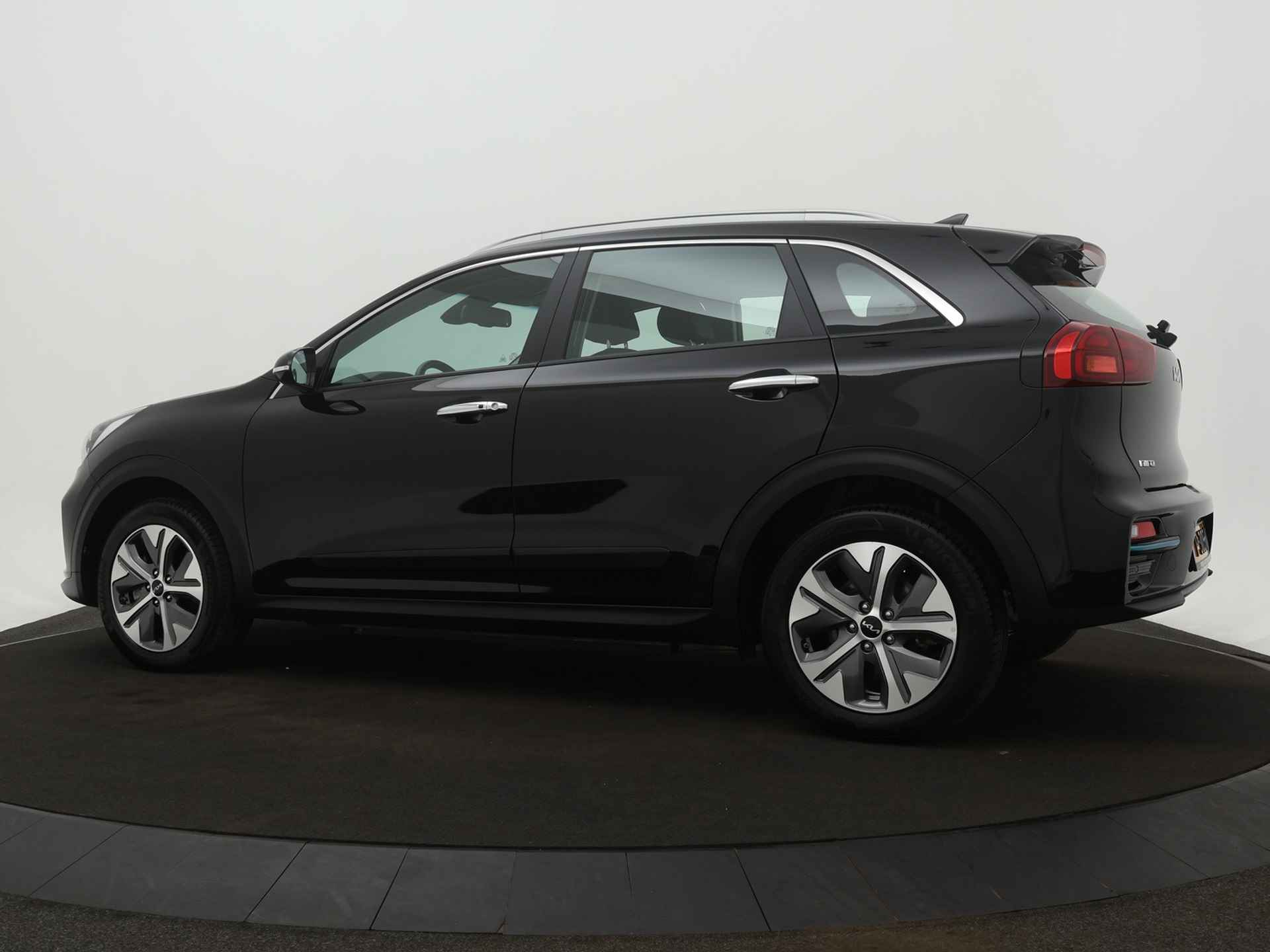 Kia e-Niro DynamicLine 64 kWh * €2000 Subsidie beschikbaar* - Apple CarPlay/Android Auto - Achteruitrijcamera - Adaptieve Cruise Control - Navigatie - Climate Control - Fabrieksgarantie tot 04-2029 - 5/49