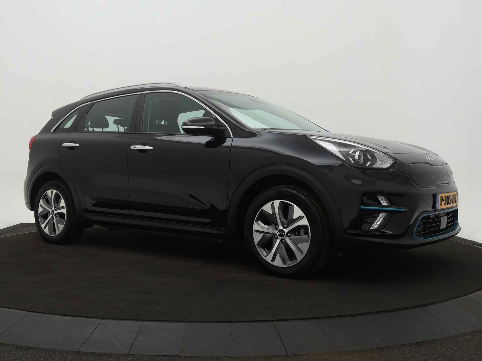 Kia e-Niro DynamicLine 64 kWh * €2000 Subsidie beschikbaar* - Apple CarPlay/Android Auto - Achteruitrijcamera - Adaptieve Cruise Control - Navigatie - Climate Control - Fabrieksgarantie tot 04-2029 - 11/49