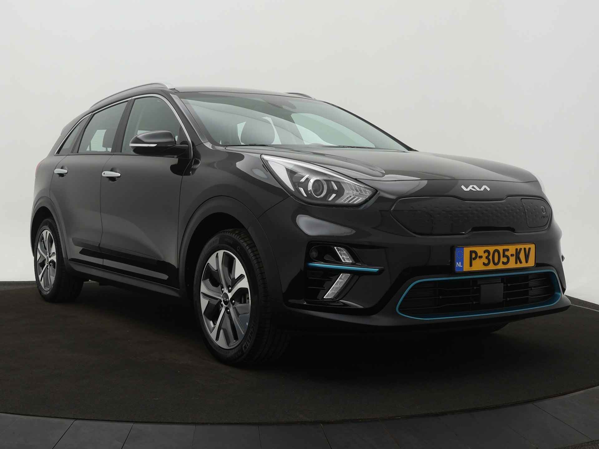 Kia e-Niro DynamicLine 64 kWh * €2000 Subsidie beschikbaar* - Apple CarPlay/Android Auto - Achteruitrijcamera - Adaptieve Cruise Control - Navigatie - Climate Control - Fabrieksgarantie tot 04-2029 - 12/49