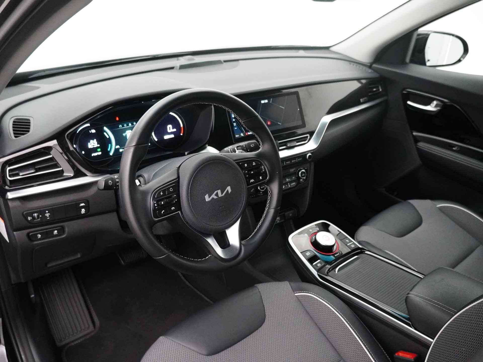 Kia e-Niro DynamicLine 64 kWh * €2000 Subsidie beschikbaar* - Apple CarPlay/Android Auto - Achteruitrijcamera - Adaptieve Cruise Control - Navigatie - Climate Control - Fabrieksgarantie tot 04-2029 - 18/49