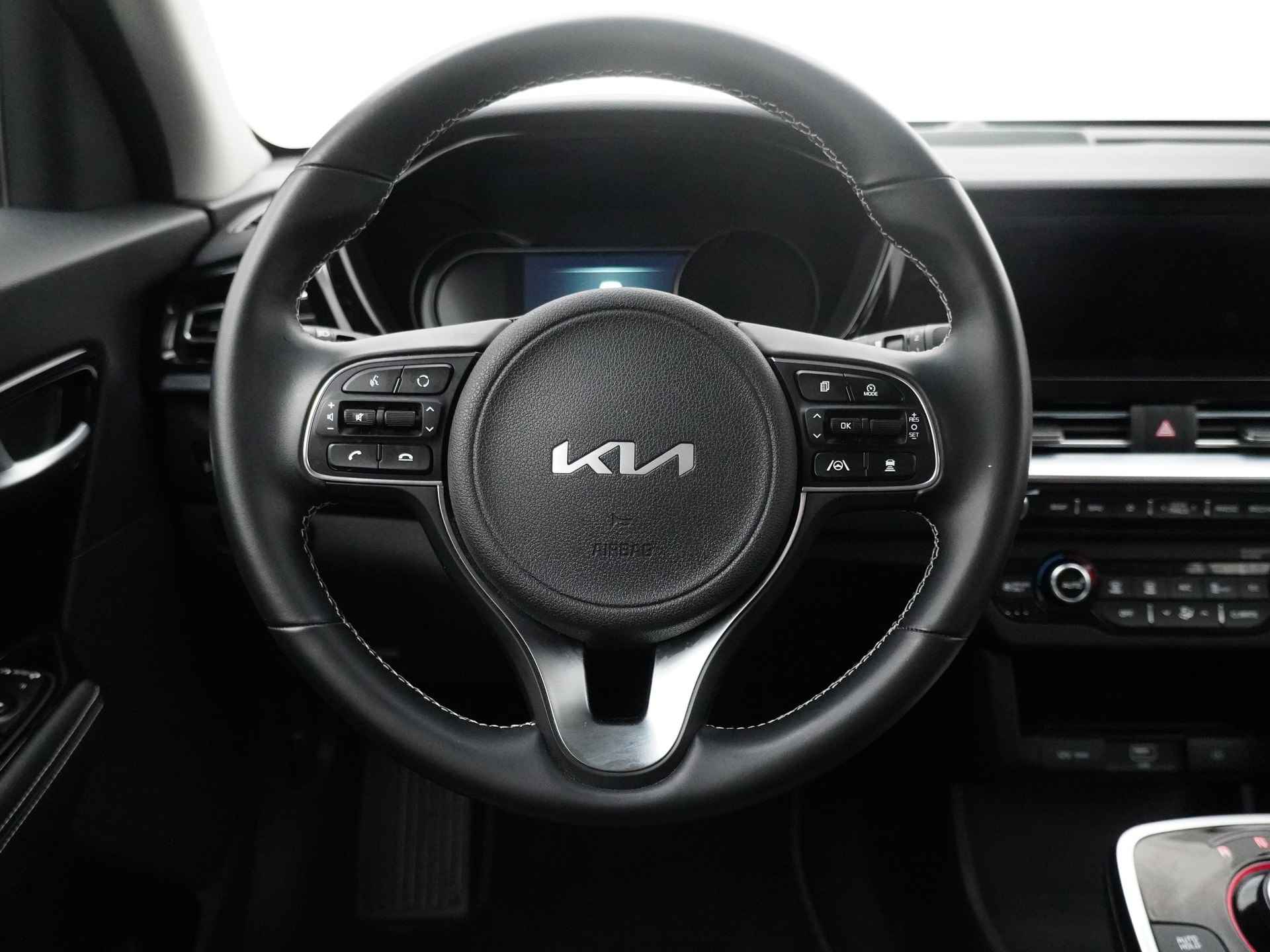 Kia e-Niro DynamicLine 64 kWh * €2000 Subsidie beschikbaar* - Apple CarPlay/Android Auto - Achteruitrijcamera - Adaptieve Cruise Control - Navigatie - Climate Control - Fabrieksgarantie tot 04-2029 - 38/49