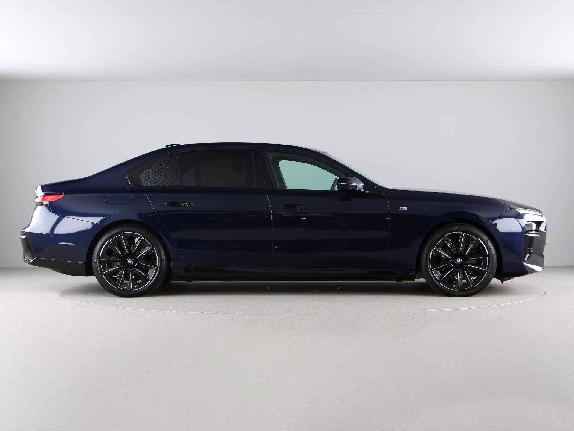 BMW i7 eDrive50 M-Sport Pro Exclusive Lounge - 9/28