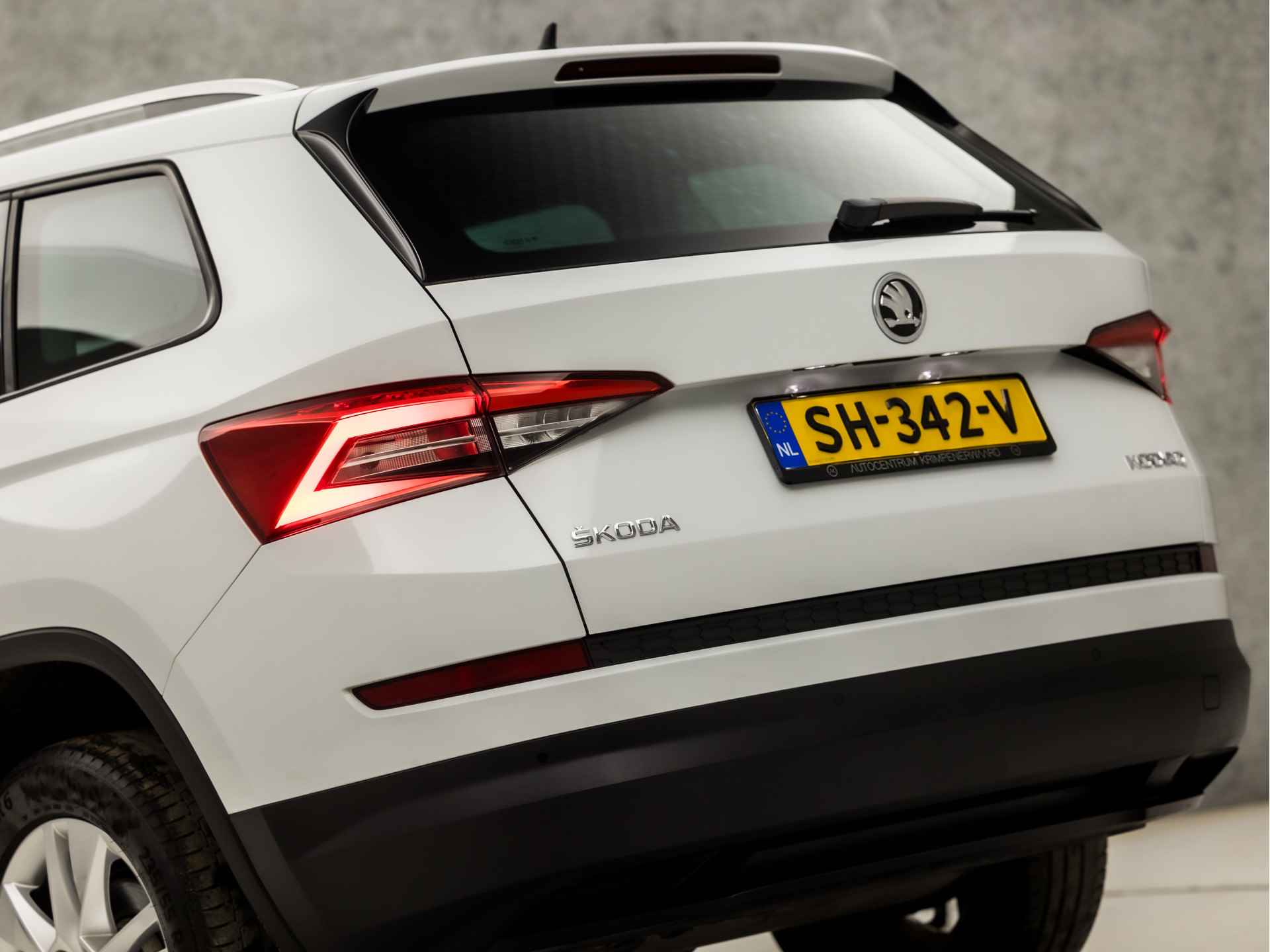 Škoda Kodiaq 1.4 TSI Ambition Sport (APPLE CARPLAY, GROOT NAVI, CLIMATE, CRUISE, LED KOPLAMPEN, GETINT GLAS, SPORTSTOELEN, KEYLESS START, PARKEERSENSOREN, DAB+, NIEUWSTAAT) - 11/39