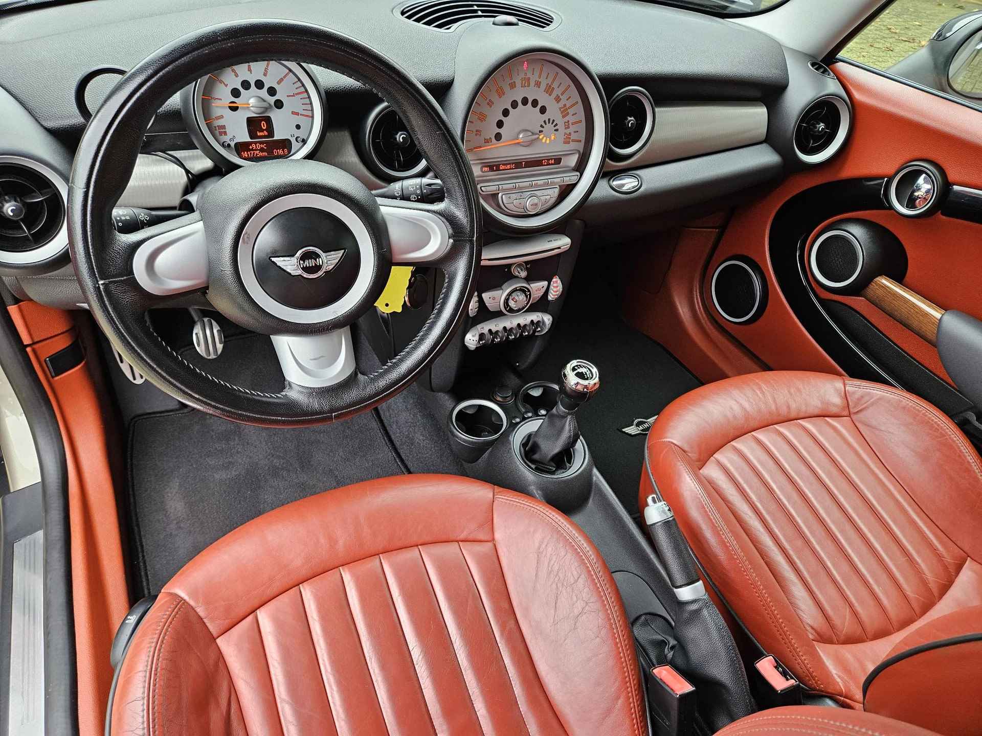 Mini 1.6 Cooper S Chili /Zeer nette staat/ Vol bruin leder + interieur / Stoelverwarming / Bi-Xenon / Parkeersensoren achter / (MET GARANTIE*) - 11/32