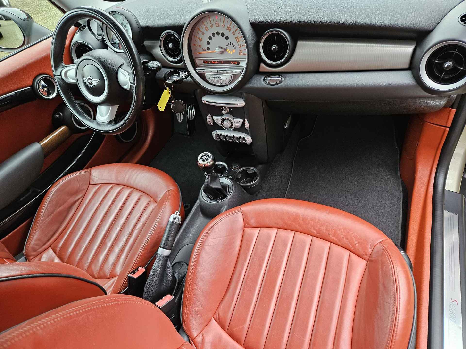 Mini 1.6 Cooper S Chili /Zeer nette staat/ Vol bruin leder + interieur / Stoelverwarming / Bi-Xenon / Parkeersensoren achter / (MET GARANTIE*) - 12/32