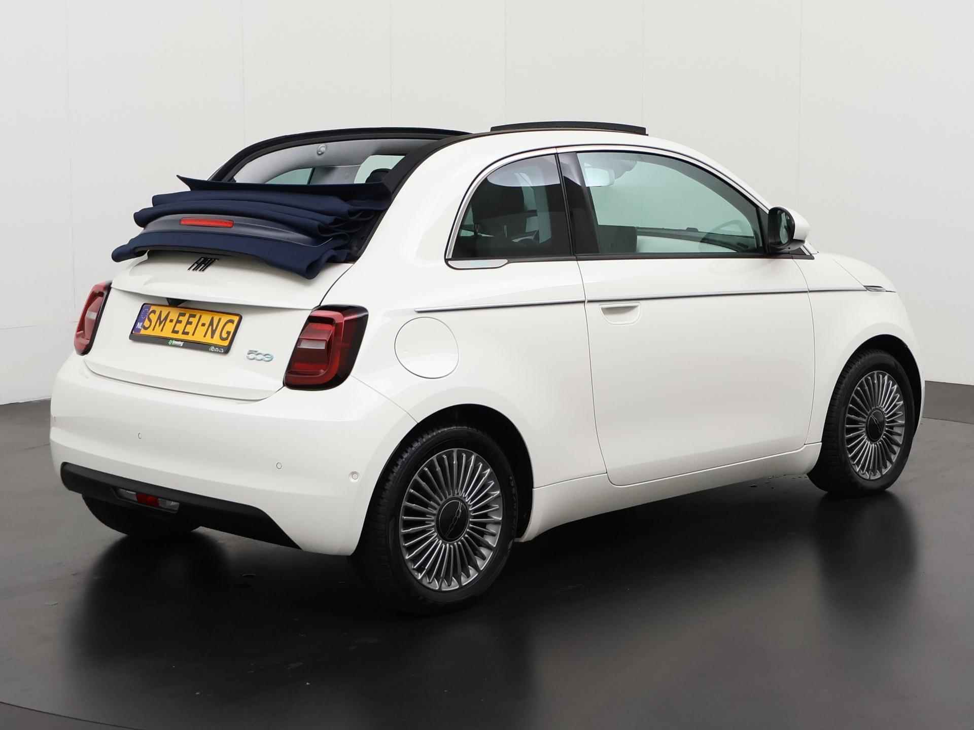 Fiat 500e Cabrio 42 kWh | Camera | Stoelverwarming | Apple Carplay | Zondag Open! - 4/41