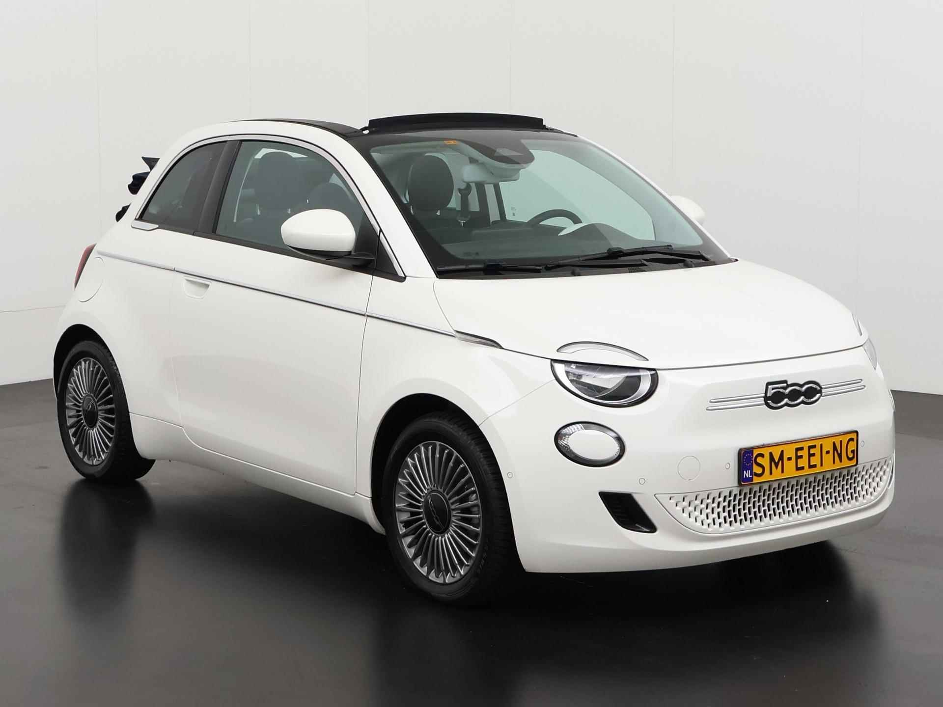 Fiat 500e Cabrio 42 kWh | Camera | Stoelverwarming | Apple Carplay | Zondag Open! - 30/41