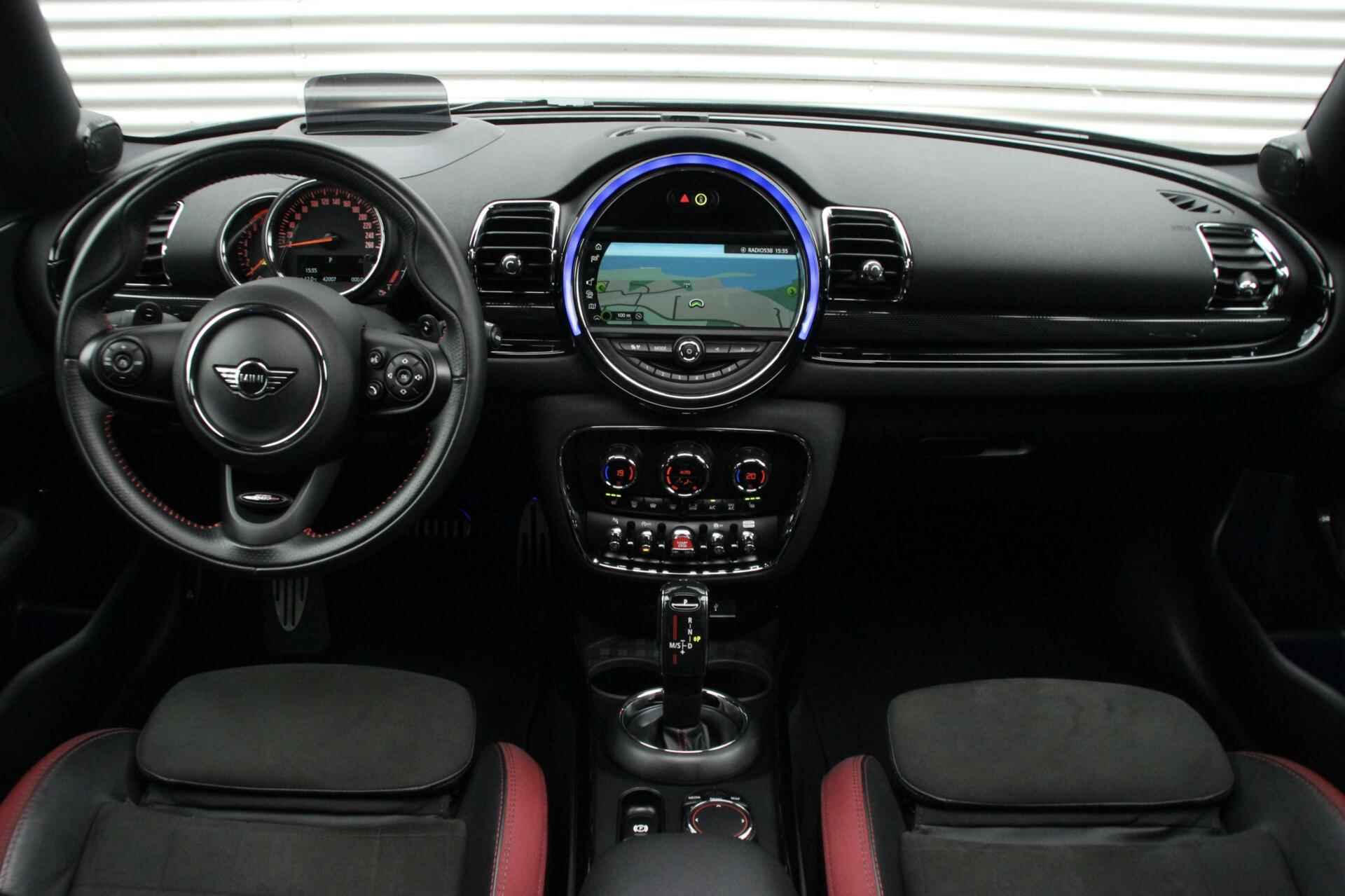 Mini Clubman 2.0 Cooper S JCW Facelift Automaat 192 PK |PANORAMADAK, CARPLAY, HEAD UP, CRUISE, HARMAN/KARDON, SFEER, PDC, LED| - 6/24