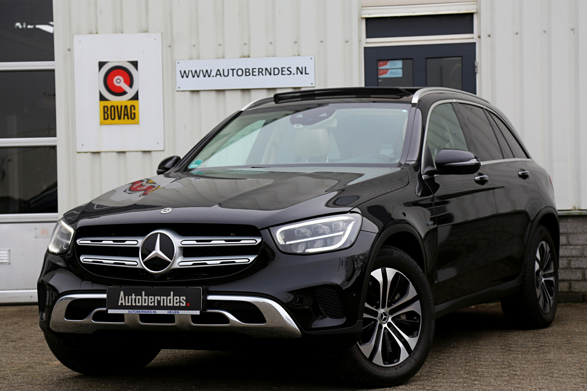 Mercedes-Benz GLC 300e 4MATIC Plug in Hybride PHEV*Perfect MB Onderh.*BTW*Luchtvering/Pano/Sfeer/Massage/ACC/Digi. Klok/Stoelverw./Stoelkoeling/HU