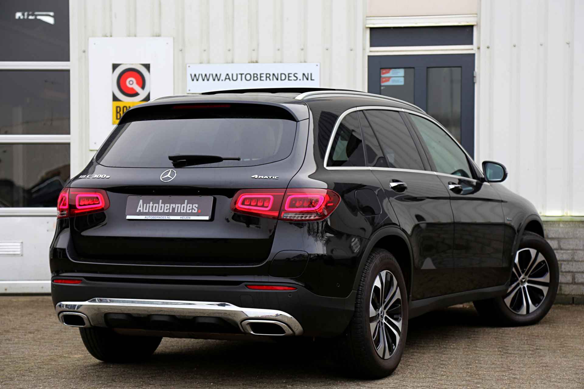 Mercedes-Benz GLC 300e 4MATIC Plug in Hybride PHEV*Perfect MB Onderh.*BTW*Luchtvering/Pano/Sfeer/Massage/ACC/Digi. Klok/Stoelverw./Stoelkoeling/HU - 2/14