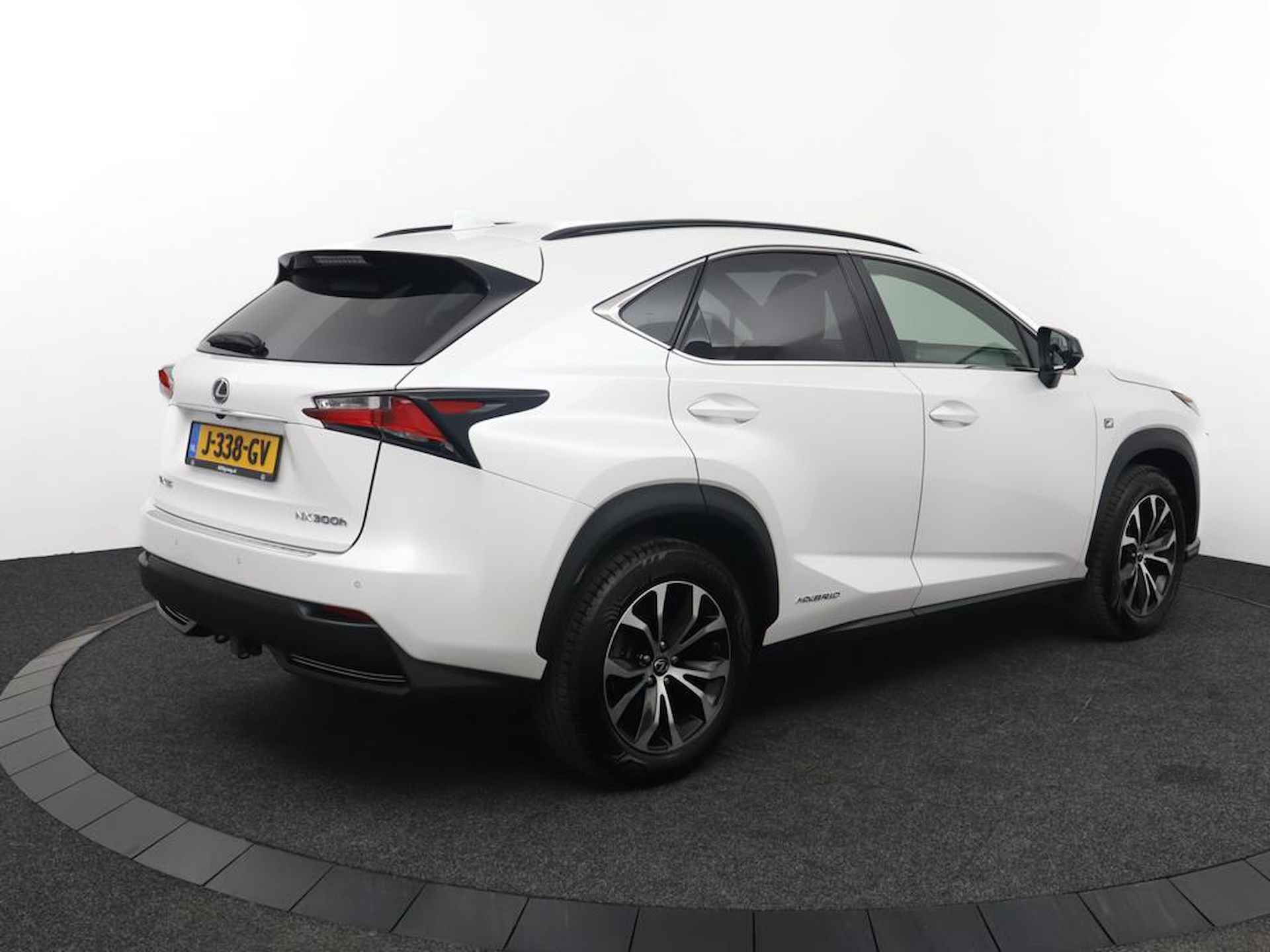 Lexus NX 300h AWD F Sport Line | Afneembare trekhaak | Mark Levinson | DAB | Dealeronderhouden - 2/64