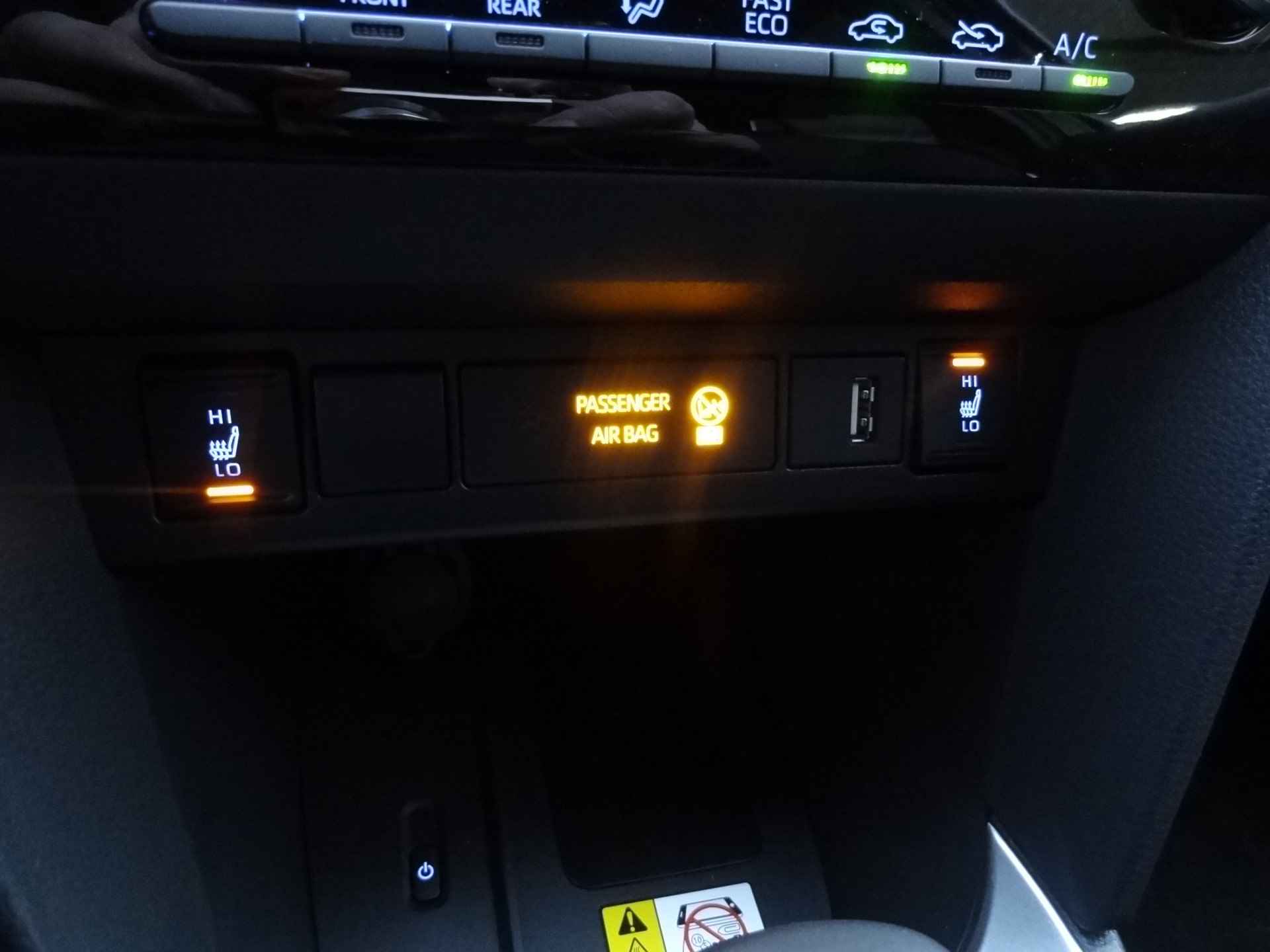 Toyota Yaris Cross 1.5 Hybrid Style panoramadak / elektr.achterklep / stoelverwarming - 27/38
