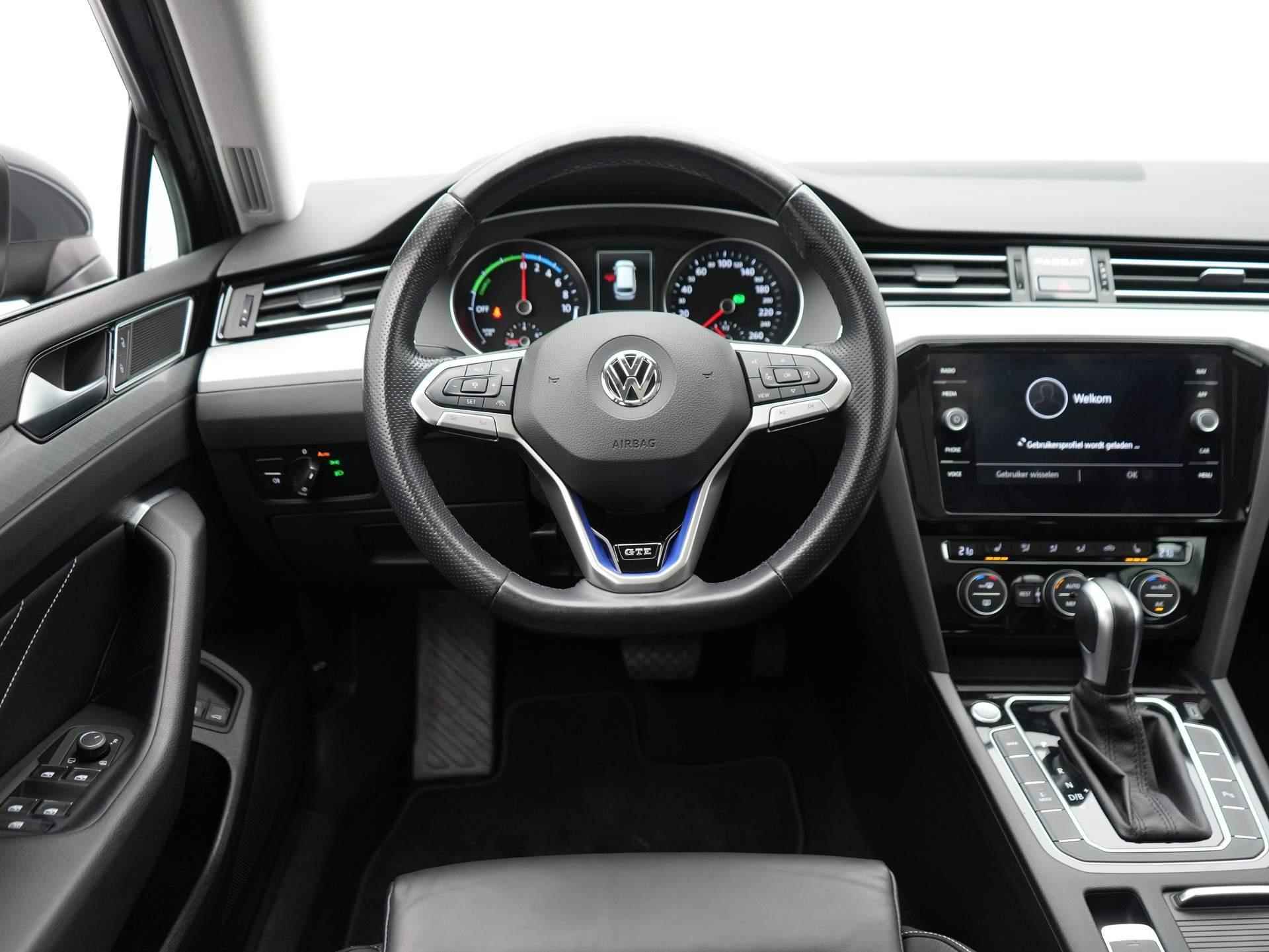 Volkswagen Passat Variant 1.4 TSI PHEV GTE Business Panoramadak / Leder / Achteruitrijcamera / Trekhaak wegklapbaar - 13/56