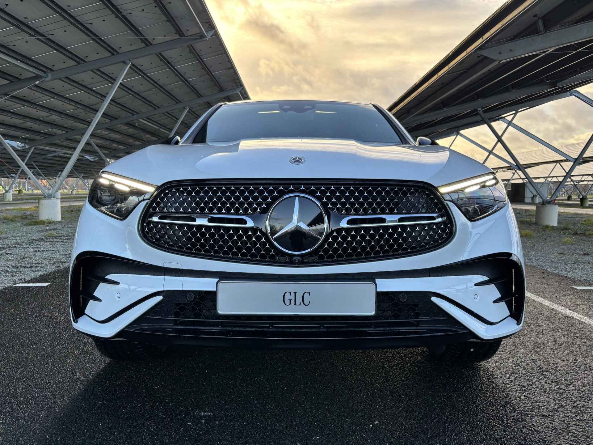 Mercedes-Benz GLC 300e 4MATIC Sport Edition | Head-Up Display | Panoramadak | Energizing Pakket | Burmester | Stoel Verwarming/Verkoeling | Rijassistentie Pakket Plus | 360 Camera | Digital light | - 3/48