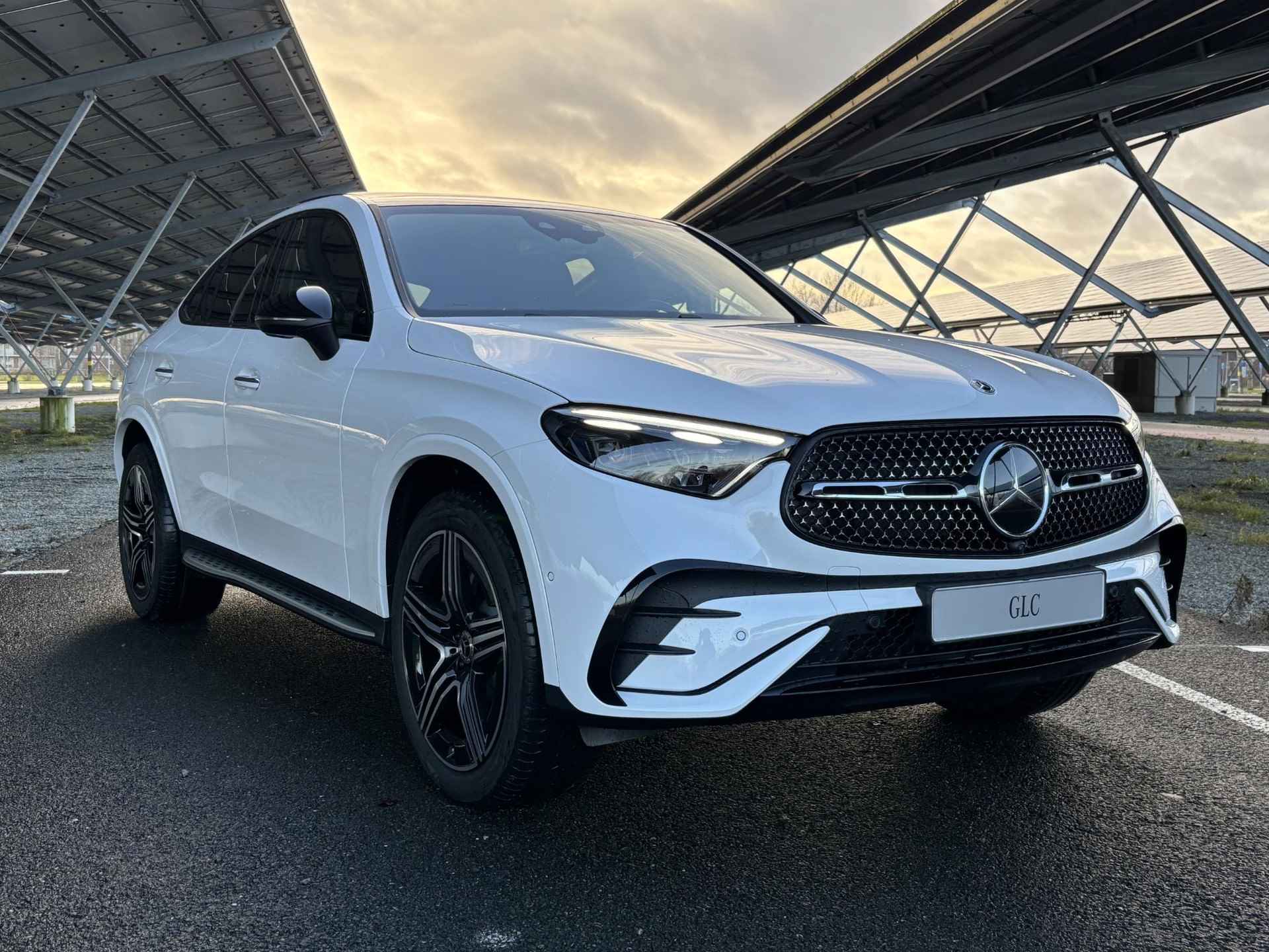 Mercedes-Benz GLC 300e 4MATIC Sport Edition | Head-Up Display | Panoramadak | Energizing Pakket | Burmester | Stoel Verwarming/Verkoeling | Rijassistentie Pakket Plus | 360 Camera | Digital light | - 4/48