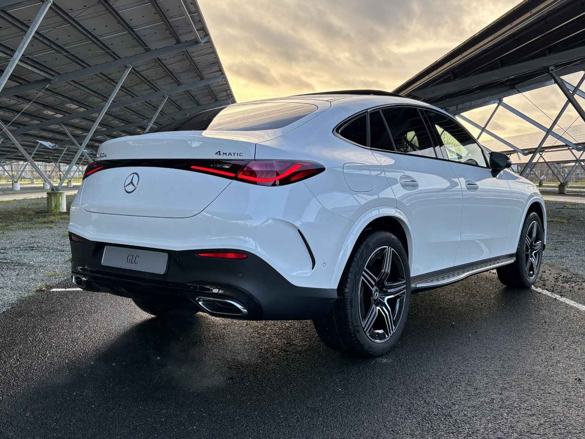 Mercedes-Benz GLC 300e 4MATIC Sport Edition | Head-Up Display | Panoramadak | Energizing Pakket | Burmester | Stoel Verwarming/Verkoeling | Rijassistentie Pakket Plus | 360 Camera | Digital light | - 6/48