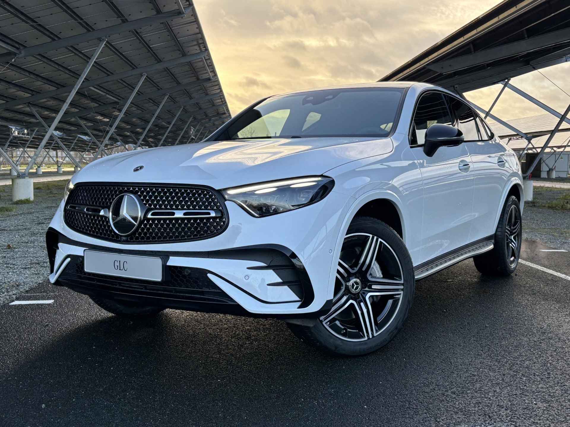 Mercedes-Benz GLC 300e 4MATIC Sport Edition | Head-Up Display | Panoramadak | Energizing Pakket | Burmester | Stoel Verwarming/Verkoeling | Rijassistentie Pakket Plus | 360 Camera | Digital light | - 48/48