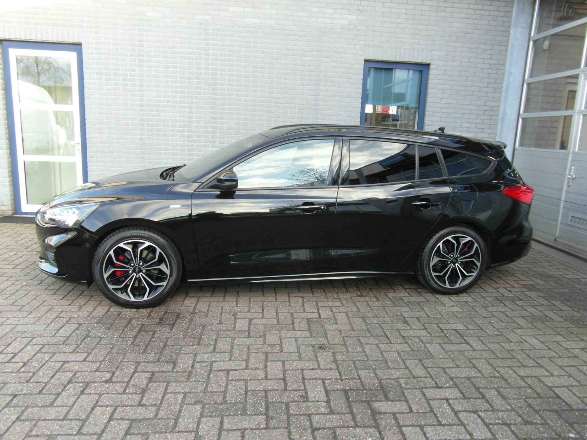 Ford FOCUS Wagon 1.5 EcoBoost ST Line Business Inclusief Afleveringskosten - 3/24