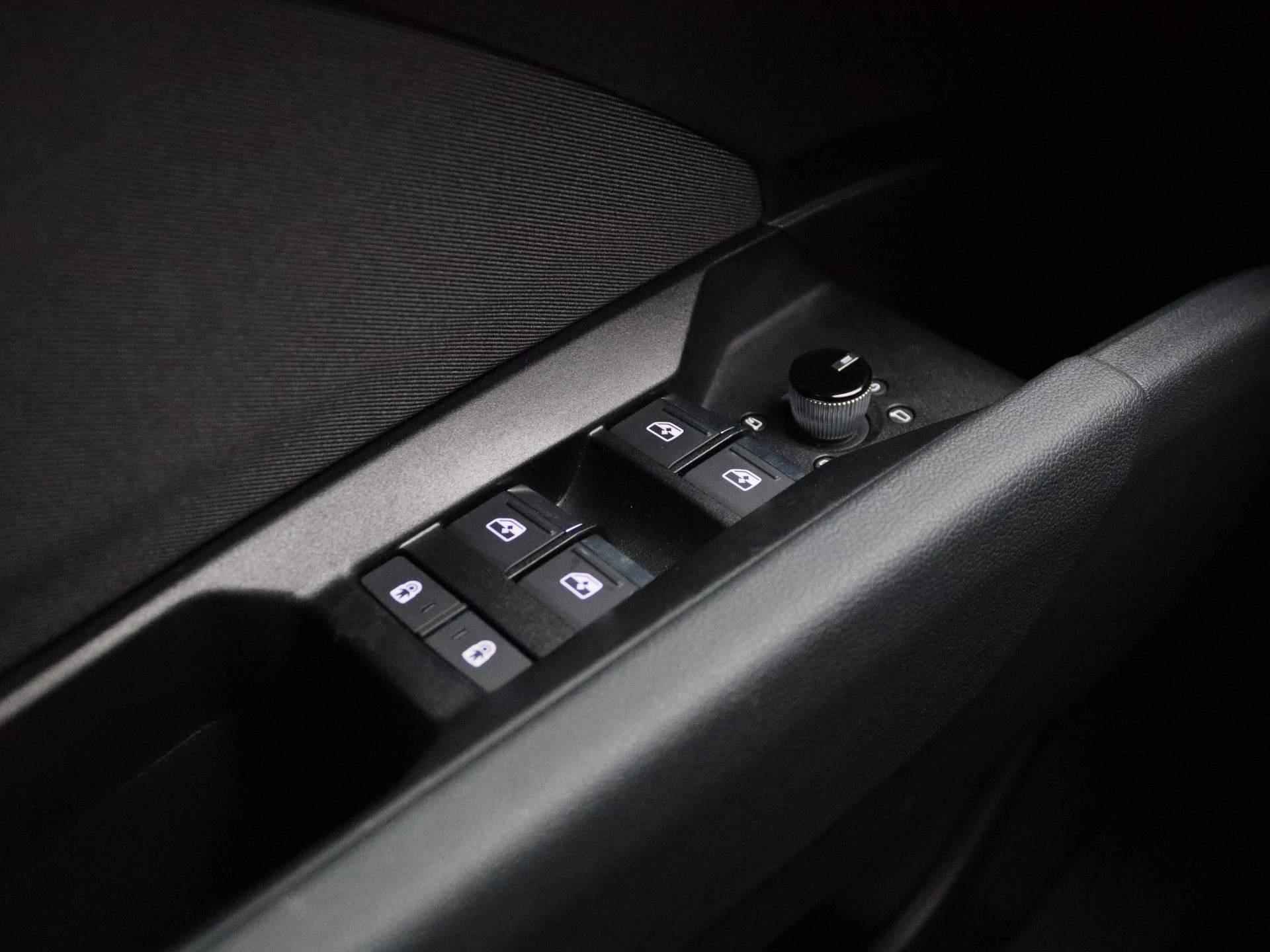 Audi Q4 e-tron 45 quattro Advanced edition 82kWh 265 PK | Automaat | Navigatie Plus | Adaptive Cruise Control | Camera | Trekhaak | Parkeersensoren | Lichtmetalen velgen | Climate Control | - 37/42