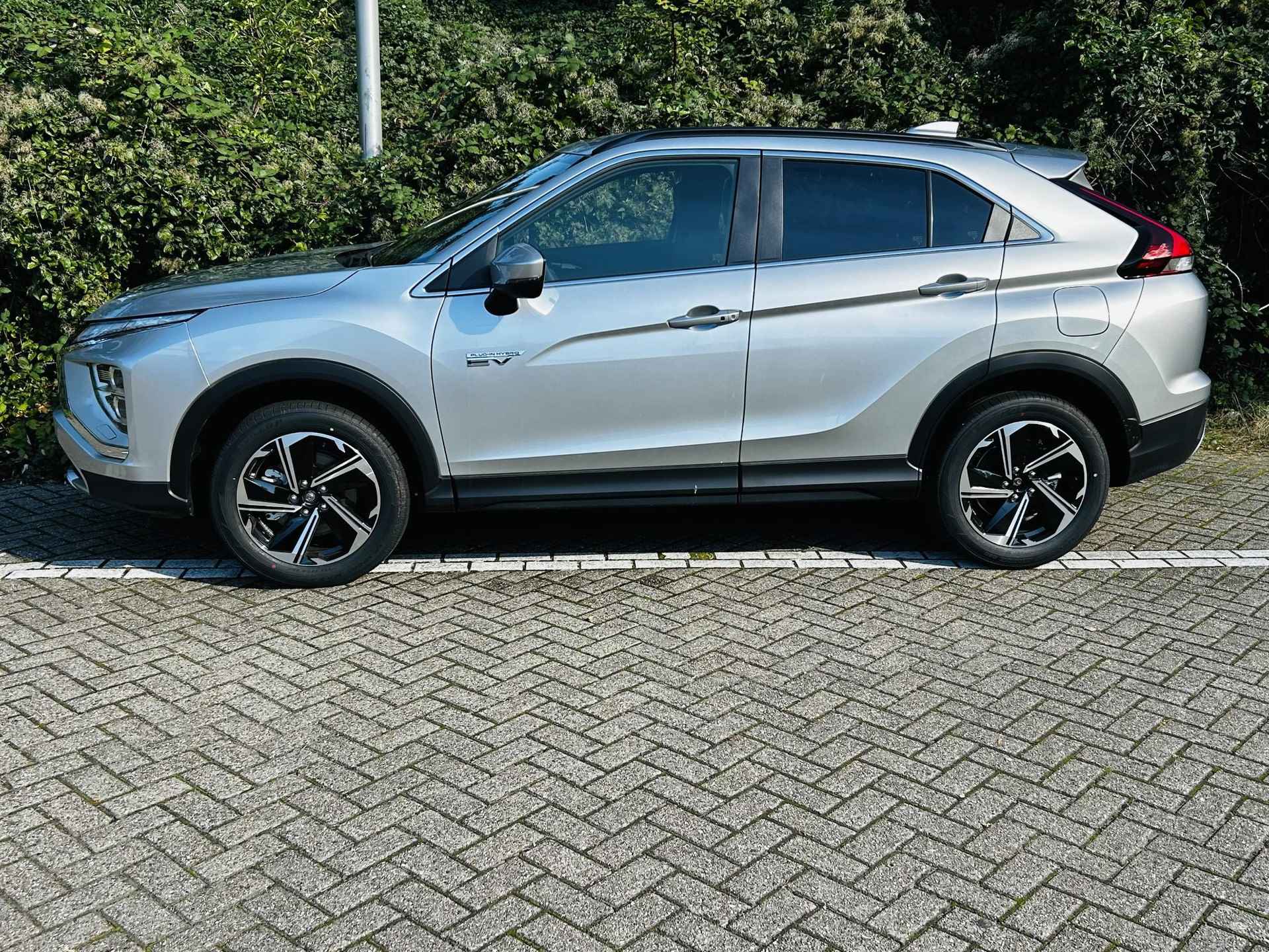 Mitsubishi Eclipse Cross 2.4 PHEV Executive | € 8000,- VOORRAAD KORTING | op = op  AUTOMAAT | APPLE/ANDROID AUTO  | CRUISE | CLIMATE | NAVI , STOELVERWARMING . - 2/31