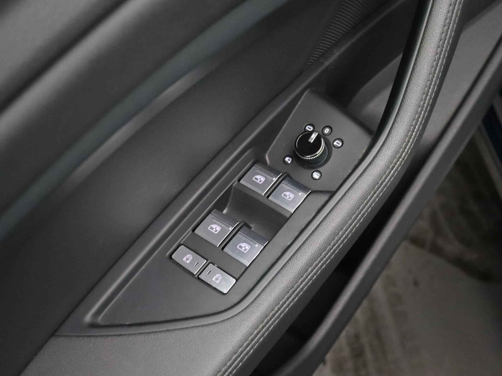 Audi e-tron e-tron 50 quattro Launch edition plus 71 kWh | Panoramadak | Navigatie | Luchtvering | Stoelverwarming | ACC | Carplay | LED - 12/44