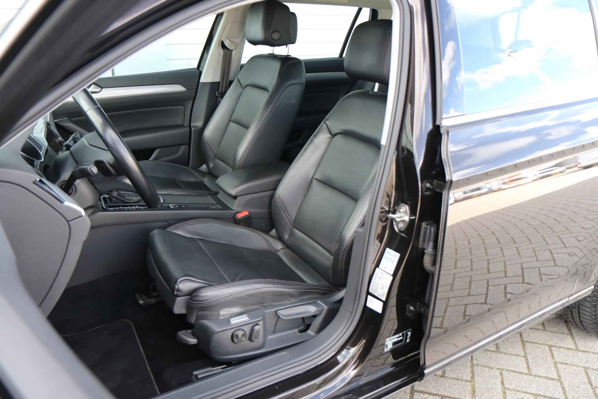 Volkswagen Passat Variant 2.0 TDI 150pk DSG Comfort Business | Trekhaak | Achteruitrijcamera | Leer | Navigatie - 4/59