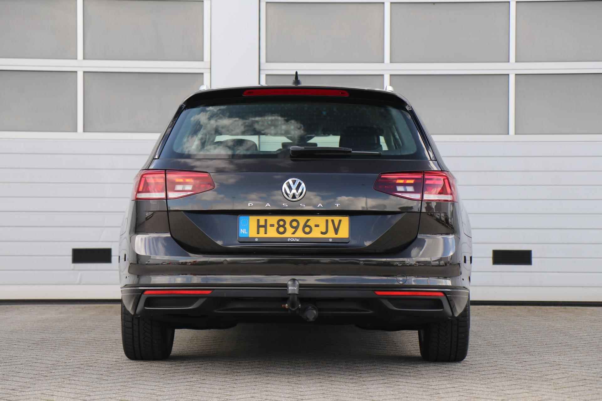 Volkswagen Passat Variant 2.0 TDI 150pk DSG Comfort Business | Trekhaak | Achteruitrijcamera | Leer | Navigatie - 10/59