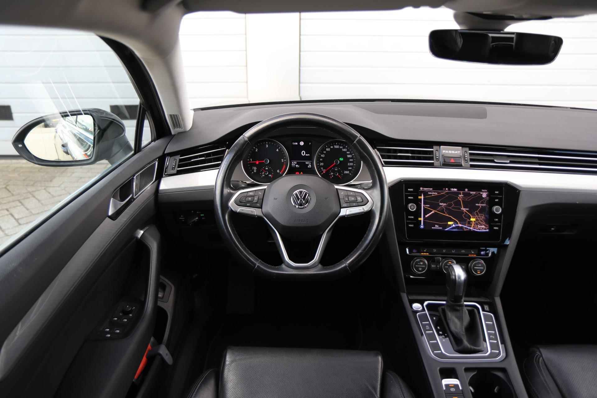 Volkswagen Passat Variant 2.0 TDI 150pk DSG Comfort Business | Trekhaak | Achteruitrijcamera | Leer | Navigatie - 23/59