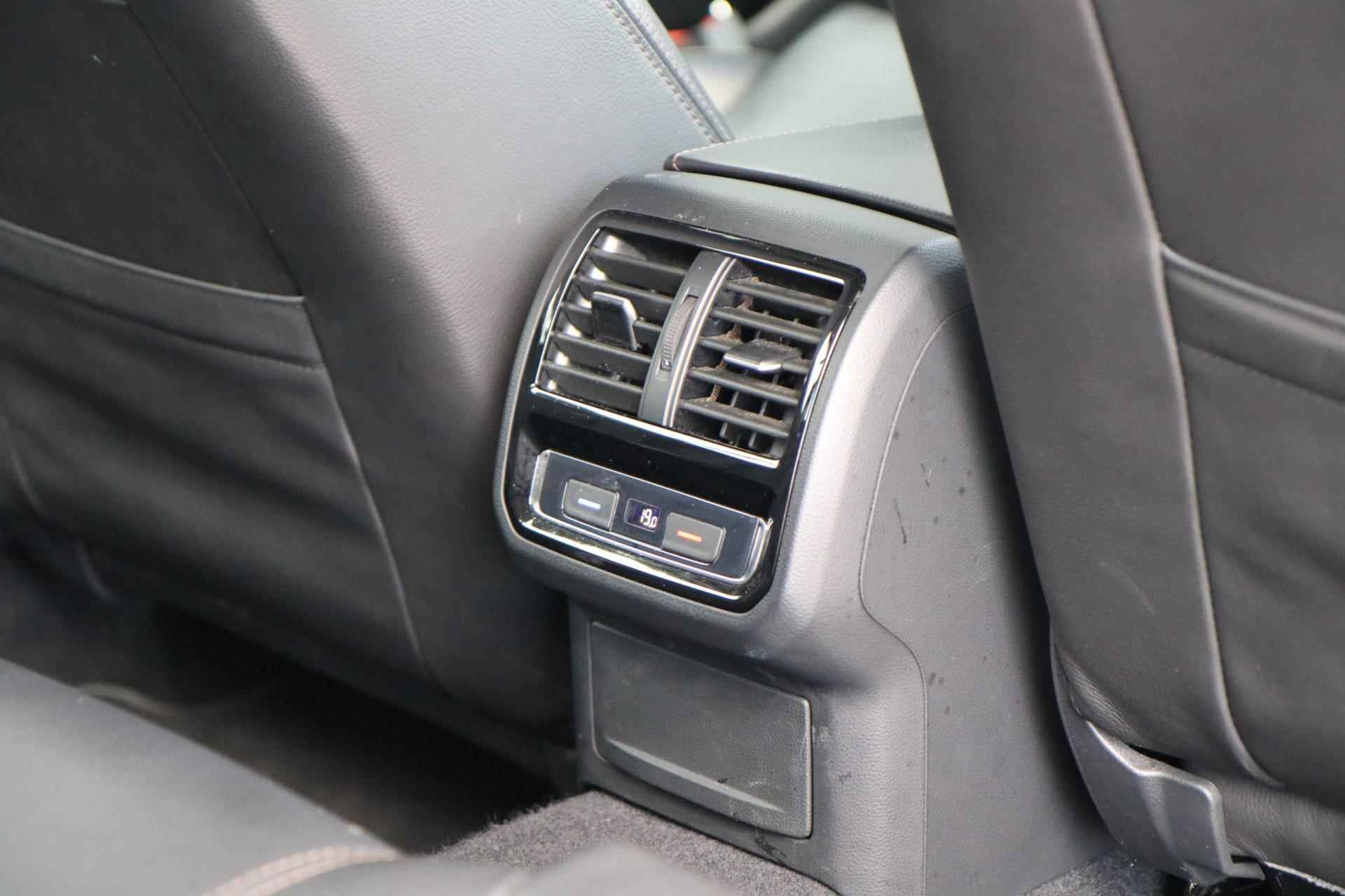 Volkswagen Passat Variant 2.0 TDI 150pk DSG Comfort Business | Trekhaak | Achteruitrijcamera | Leer | Navigatie - 40/59