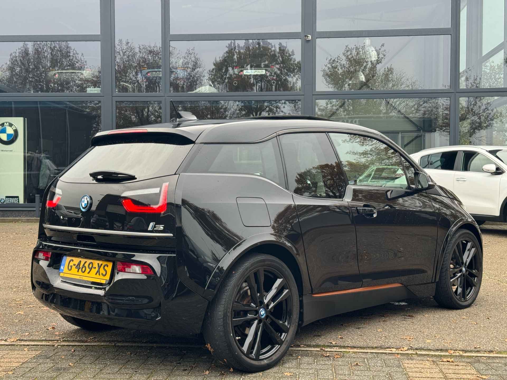 BMW I3 S 120Ah 42 kWh RoadStyle Edition PANORAMADAK | HARMAN KARDON| LEER| STOELVERWARMING| APPLE CARPLAY/ ANDROID AUTO| - 6/46