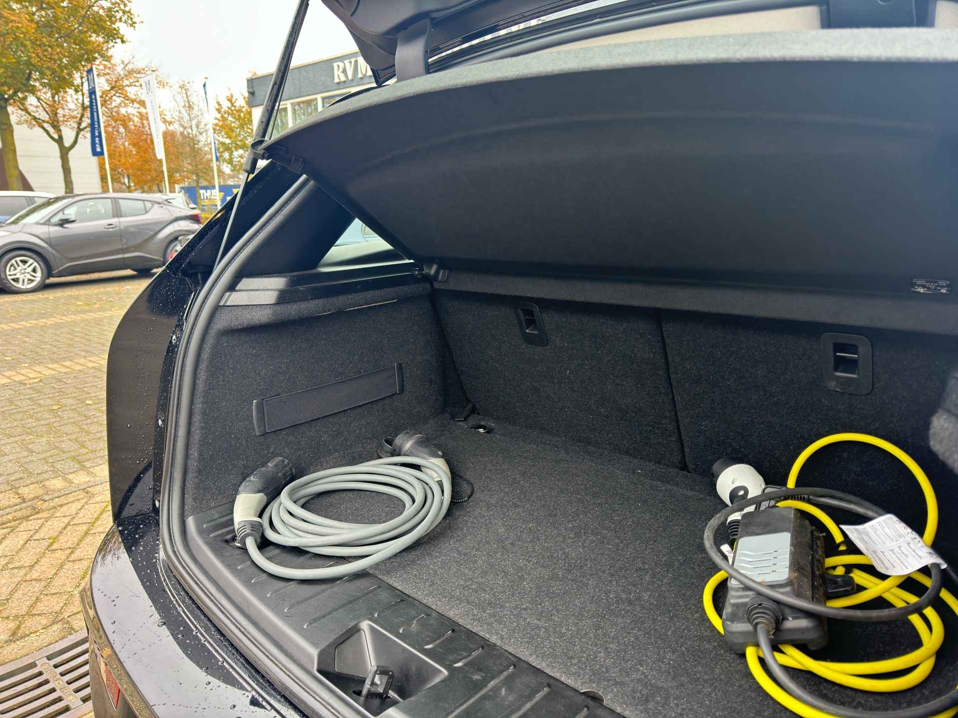 BMW I3 S 120Ah 42 kWh RoadStyle Edition PANORAMADAK | HARMAN KARDON| LEER| STOELVERWARMING| APPLE CARPLAY/ ANDROID AUTO| - 9/46