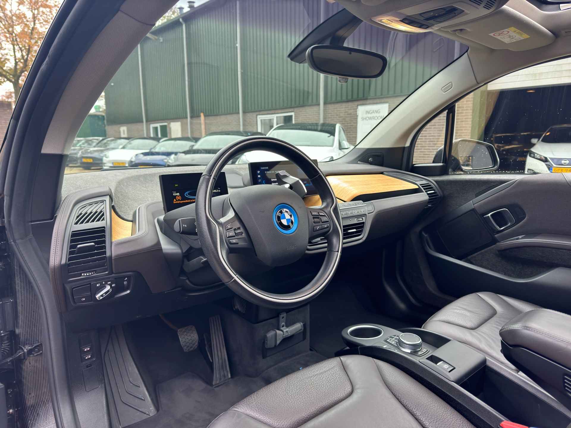 BMW I3 S 120Ah 42 kWh RoadStyle Edition PANORAMADAK | HARMAN KARDON| LEER| STOELVERWARMING| APPLE CARPLAY/ ANDROID AUTO| - 17/46