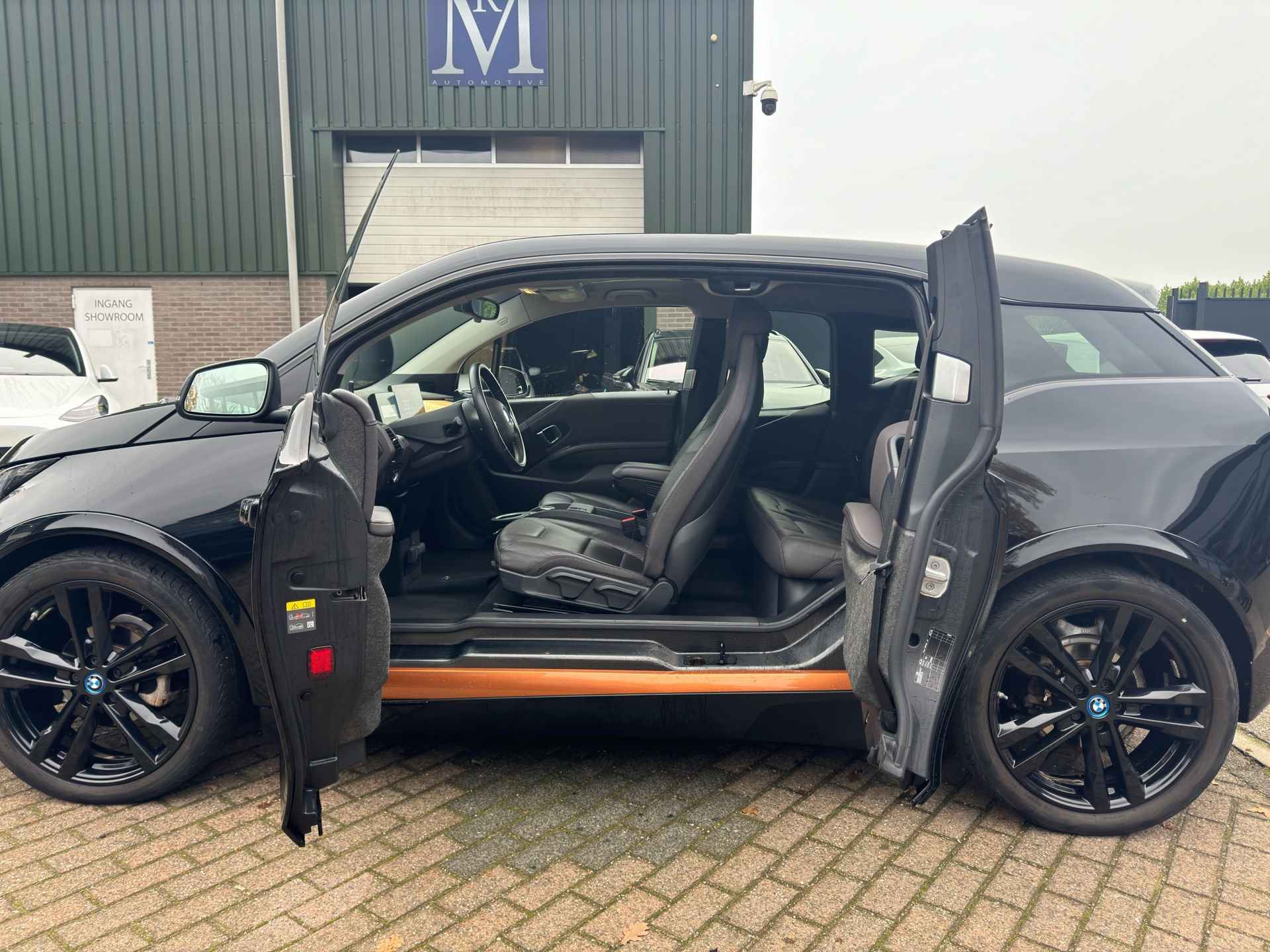 BMW I3 S 120Ah 42 kWh RoadStyle Edition PANORAMADAK | HARMAN KARDON| LEER| STOELVERWARMING| APPLE CARPLAY/ ANDROID AUTO| - 21/46