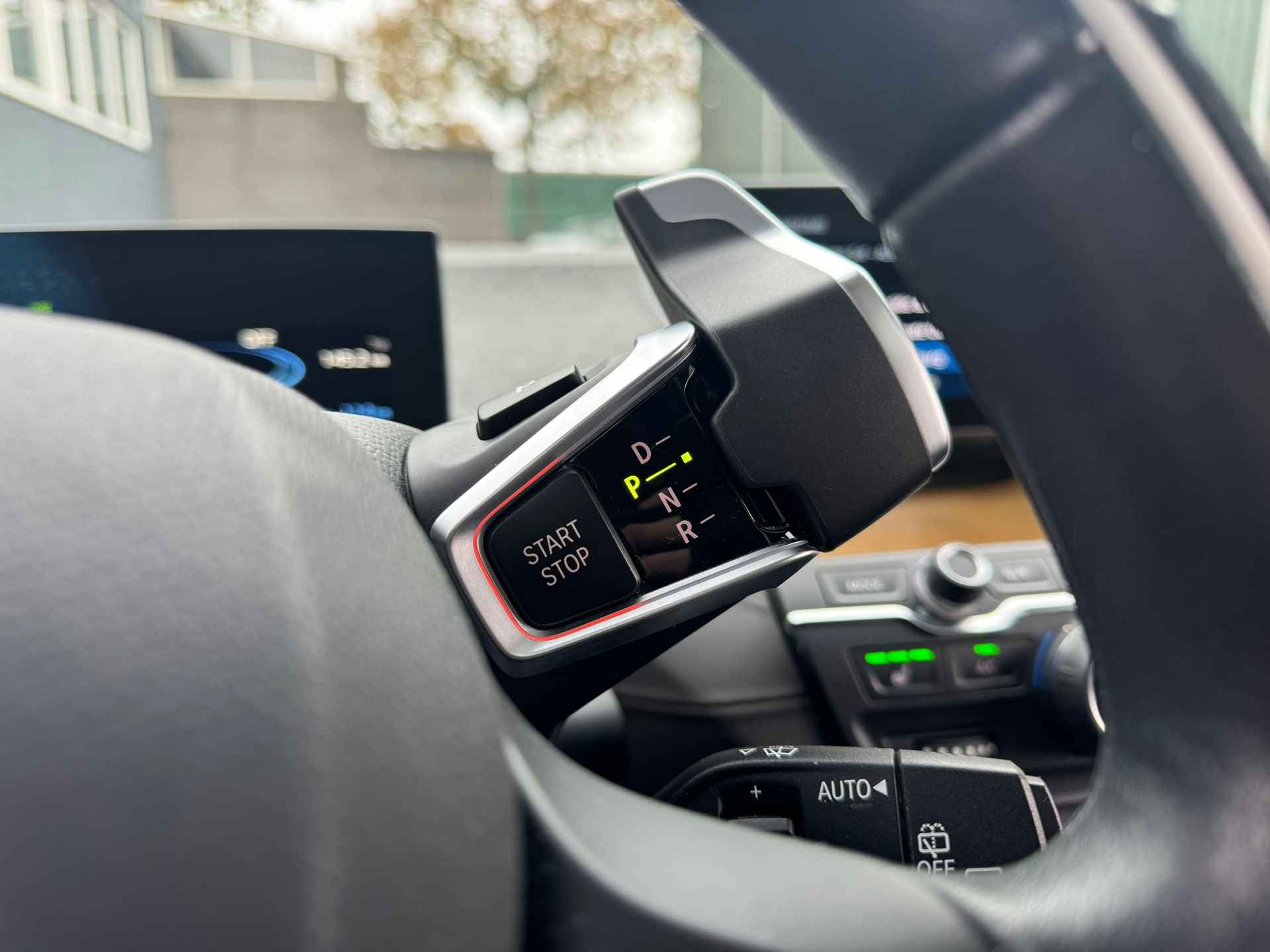 BMW I3 S 120Ah 42 kWh RoadStyle Edition PANORAMADAK | HARMAN KARDON| LEER| STOELVERWARMING| APPLE CARPLAY/ ANDROID AUTO| - 26/46