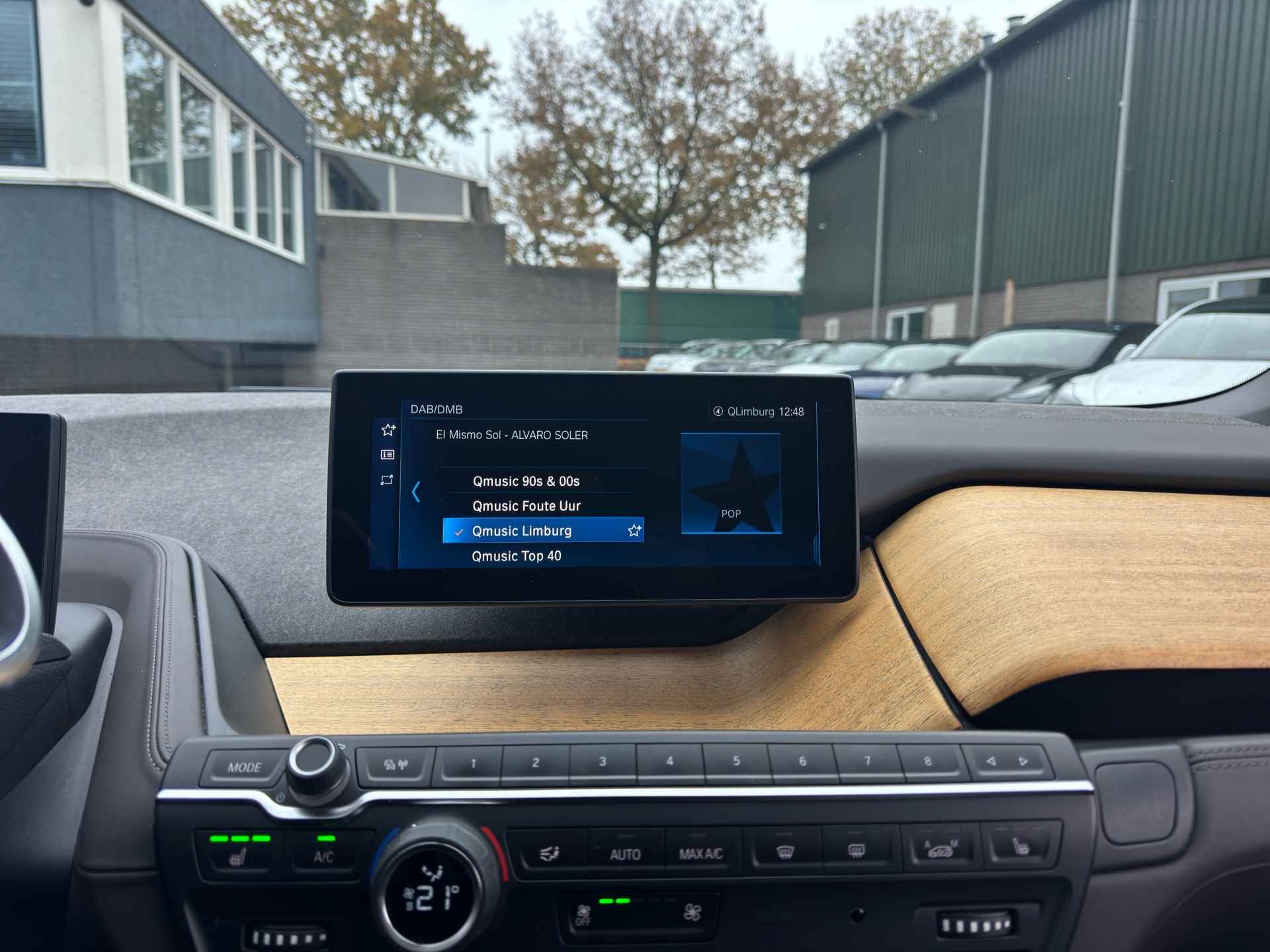 BMW I3 S 120Ah 42 kWh RoadStyle Edition PANORAMADAK | HARMAN KARDON| LEER| STOELVERWARMING| APPLE CARPLAY/ ANDROID AUTO| - 28/46