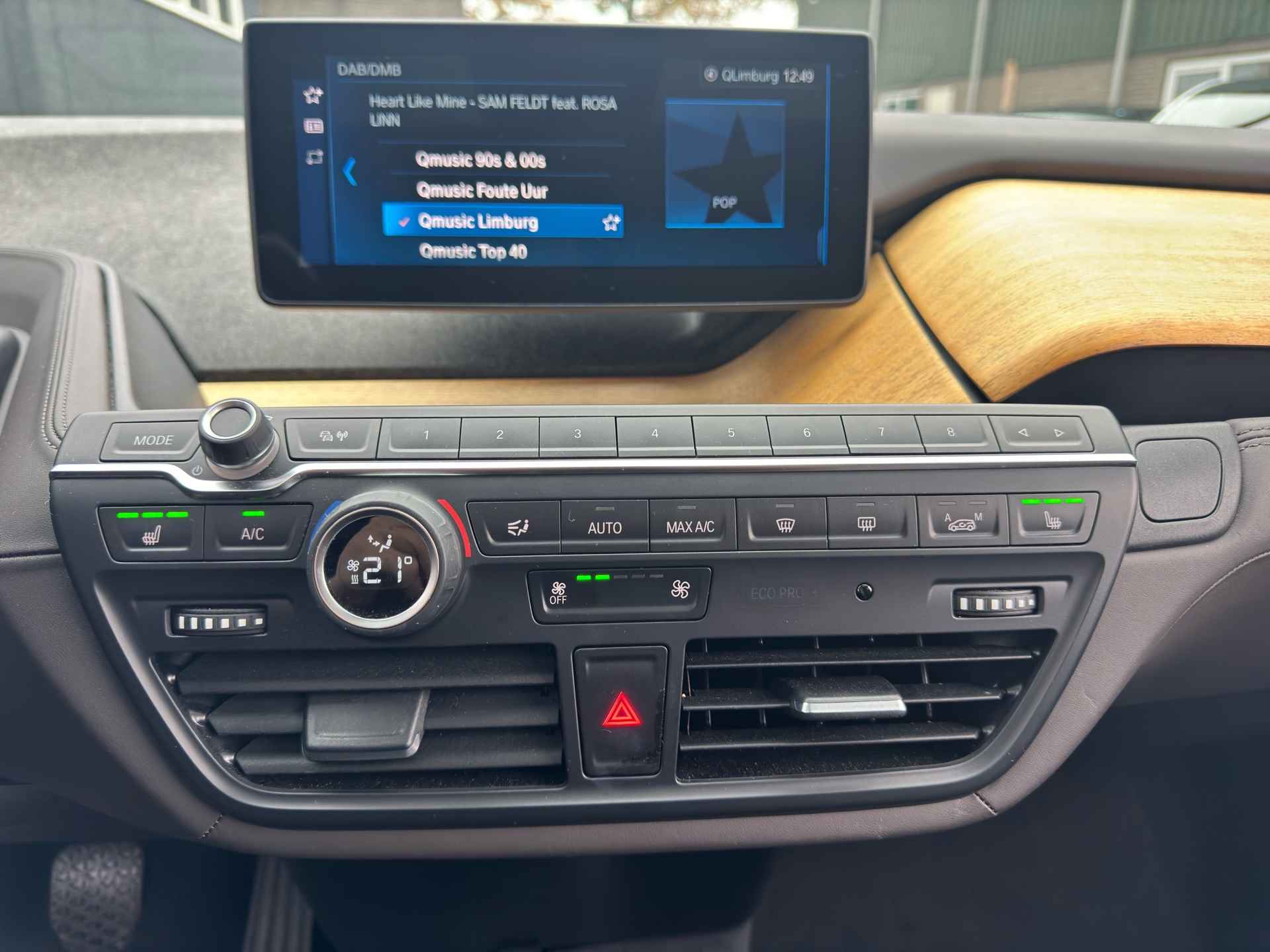 BMW I3 S 120Ah 42 kWh RoadStyle Edition PANORAMADAK | HARMAN KARDON| LEER| STOELVERWARMING| APPLE CARPLAY/ ANDROID AUTO| - 29/46