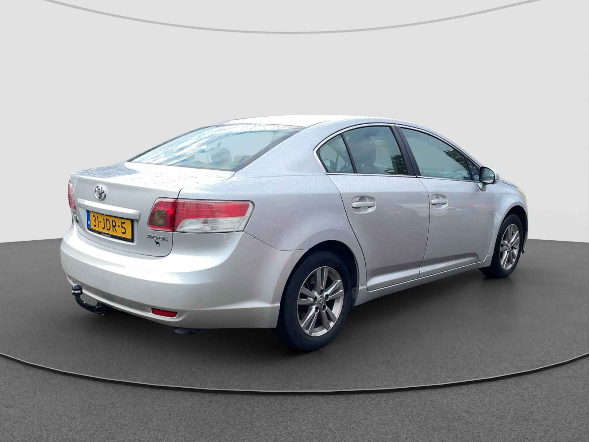 Toyota Avensis 1.8 VVTi Dynamic | Clima | Cruise - 2/12