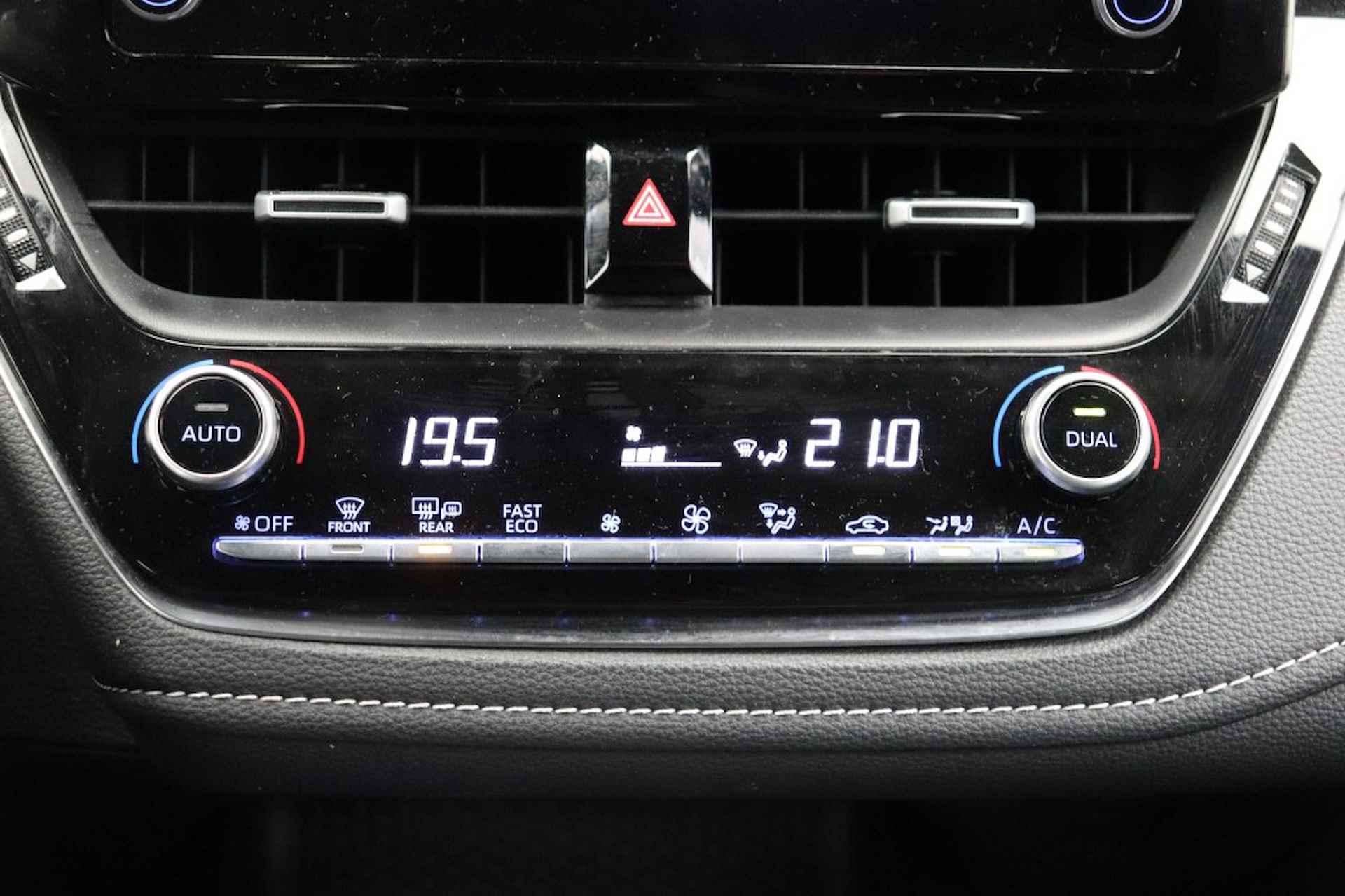 TOYOTA Corolla Touring 1.8 Hybrid Active Automaat - Carplay, Navi, Camera - 15/28