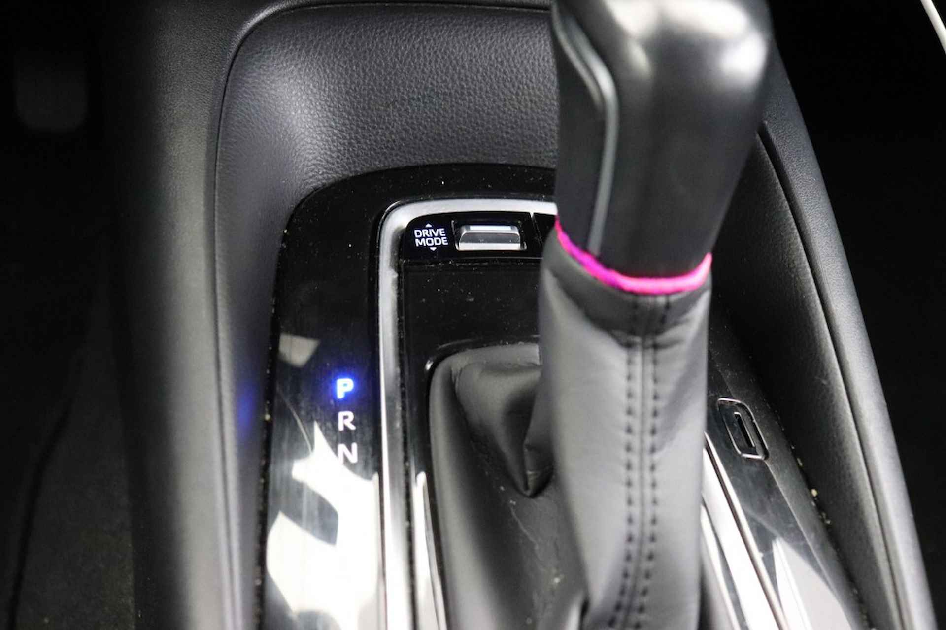 TOYOTA Corolla Touring 1.8 Hybrid Active Automaat - Carplay, Navi, Camera - 16/28