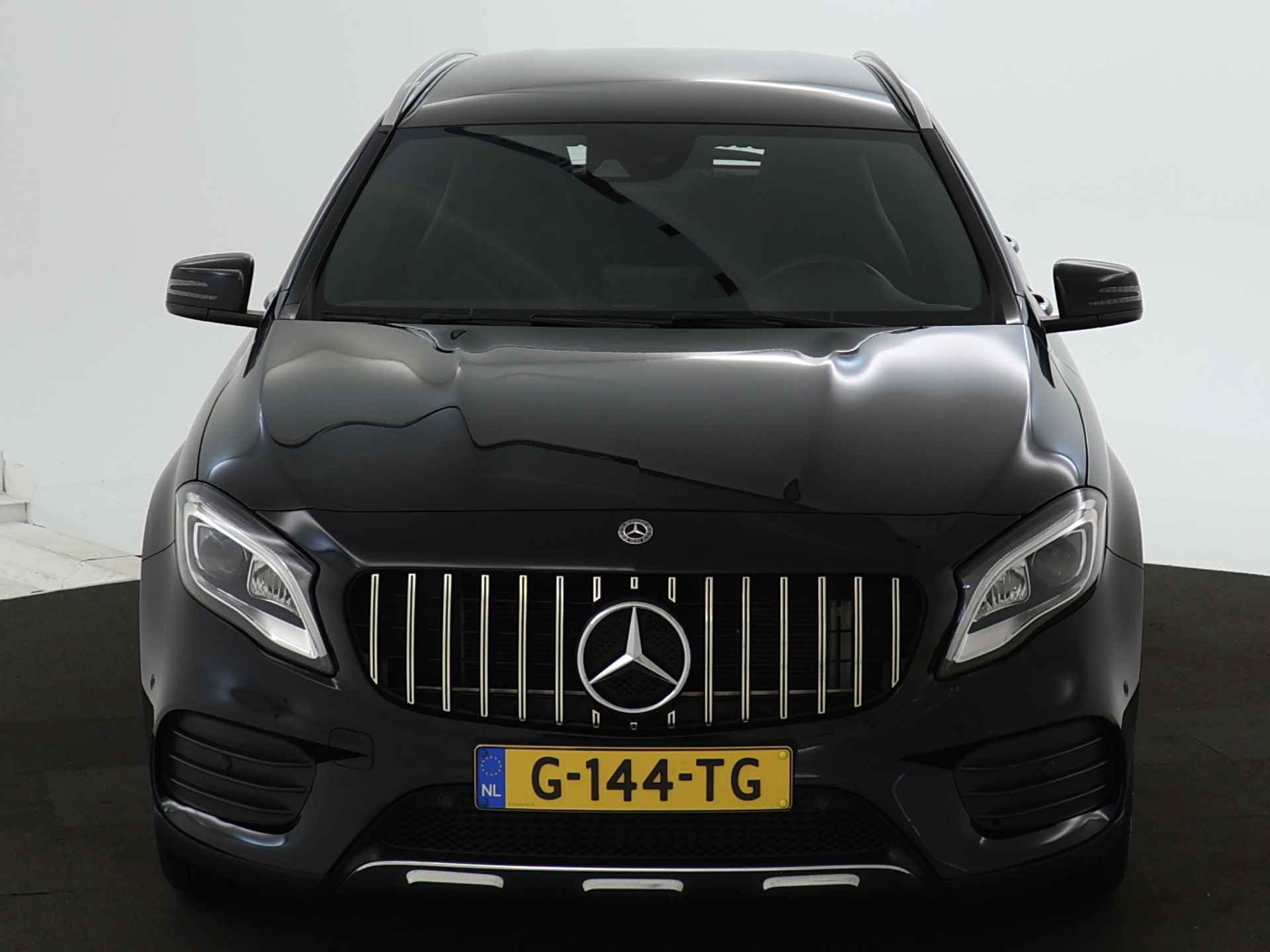 Mercedes-Benz GLA 180 Business Solution AMG | Keyless Go | Parkeerpakket met Camera | Stoelverwarming | Led Verlichting | Inclusief 24 maanden MB Certified garantie voor Europa. - 29/46