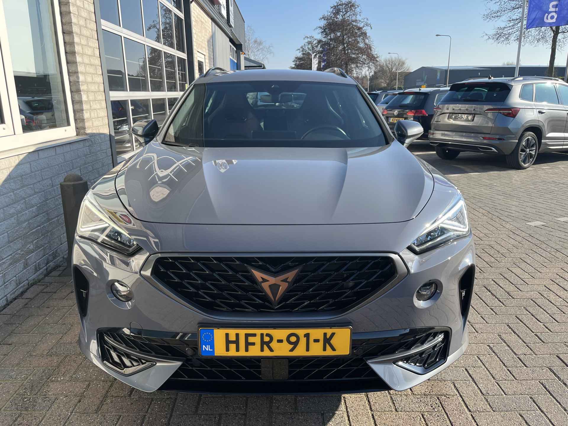 CUPRA Formentor 1.4 e-Hybrid VZ Performance / AUTOMAAT/ 245 PK/ CAMERA/ PARK. SENSOREN/ DODE HOEK/ MATRIX/ STOEL-STUURVERWARM./ KEYLESS/ BLUETOOTH/ ADAPT. CRUISE/ NAVI/ CLIMA/ DAB/ 19" LMV - 32/40