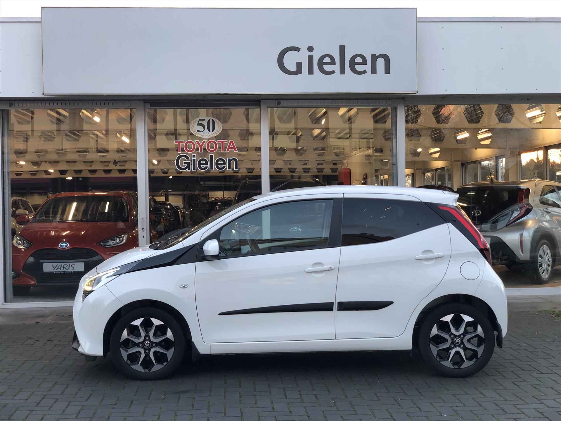 Toyota Aygo 1.0 VVT-i X-Joy | Eerste eigenaar, Lichtmetalen velgen, CarPlay, Privacy glass, Climate control, Parkeercamera, Weinig KM! - 3/35