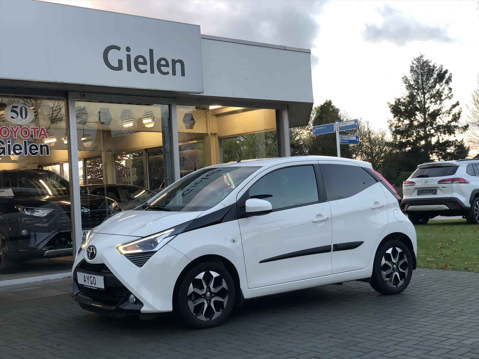 Toyota Aygo 1.0 VVT-i X-Joy | Eerste eigenaar, Lichtmetalen velgen, CarPlay, Privacy glass, Climate control, Parkeercamera, Weinig KM! - 9/35